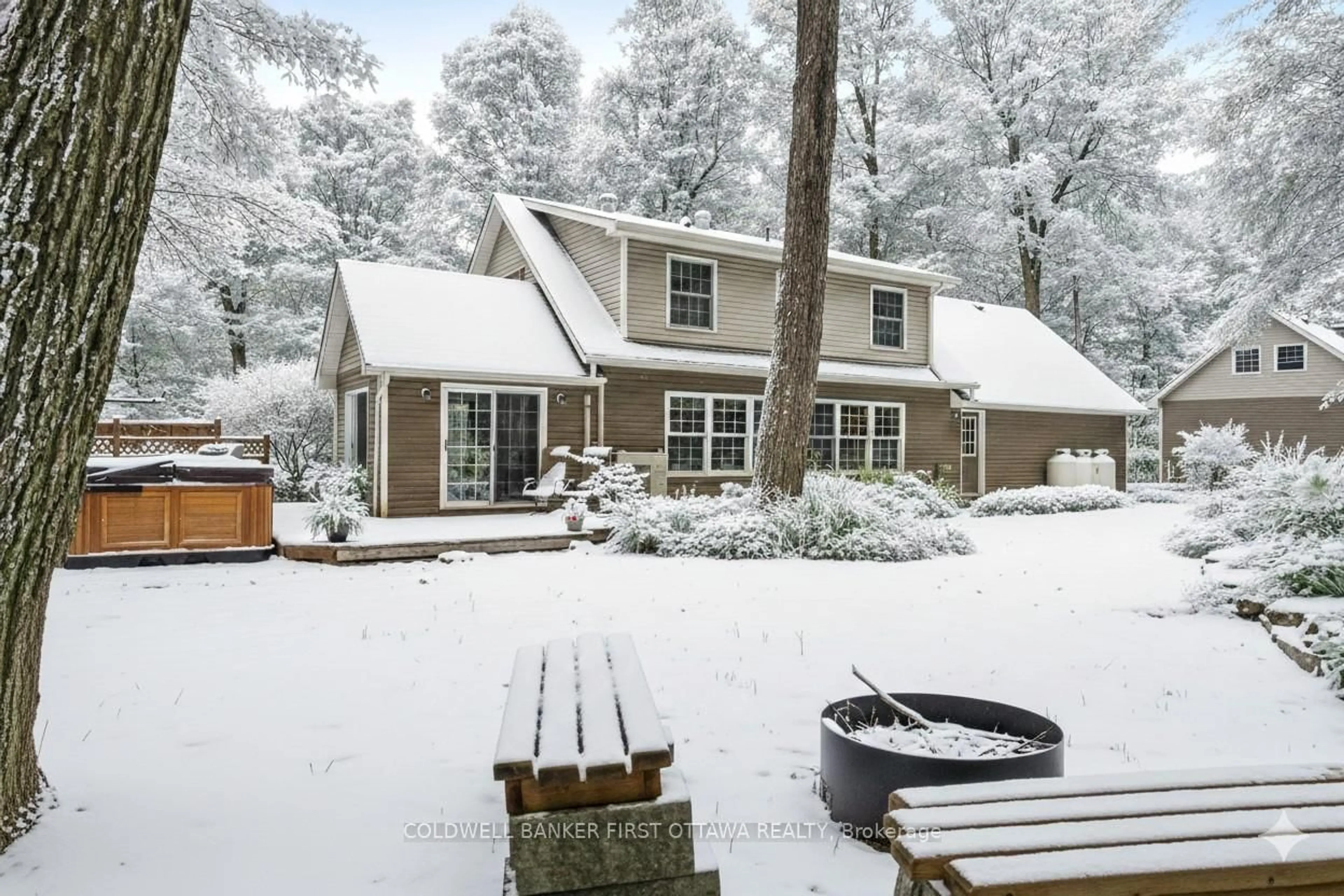 Home with vinyl exterior material, unknown for 99 Old Kingston Rd, Rideau Lakes Ontario K0G 1L0