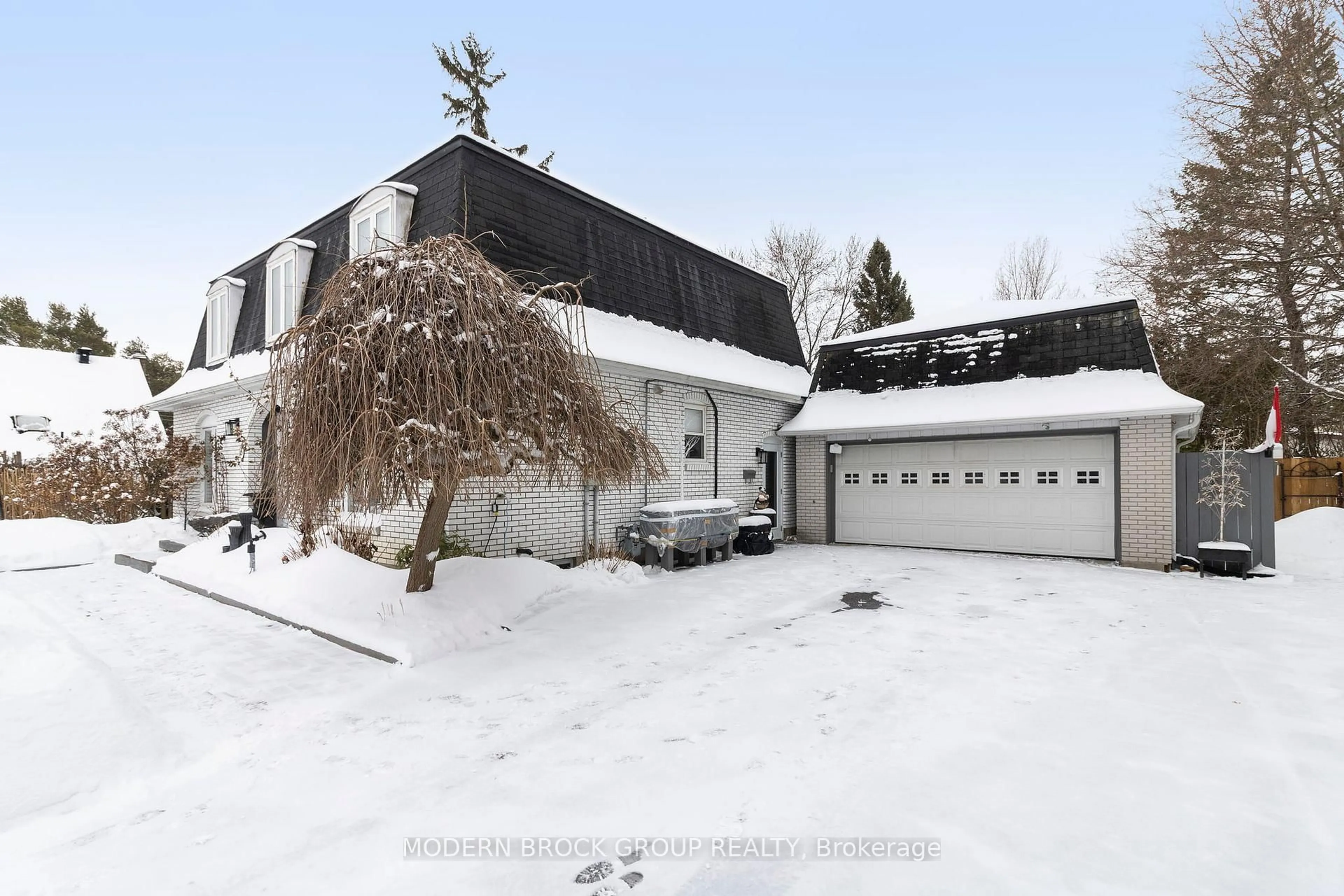 A pic from outside/outdoor area/front of a property/back of a property/a pic from drone, street for 6 Belvedere Pl, Brockville Ontario K6V 3A4