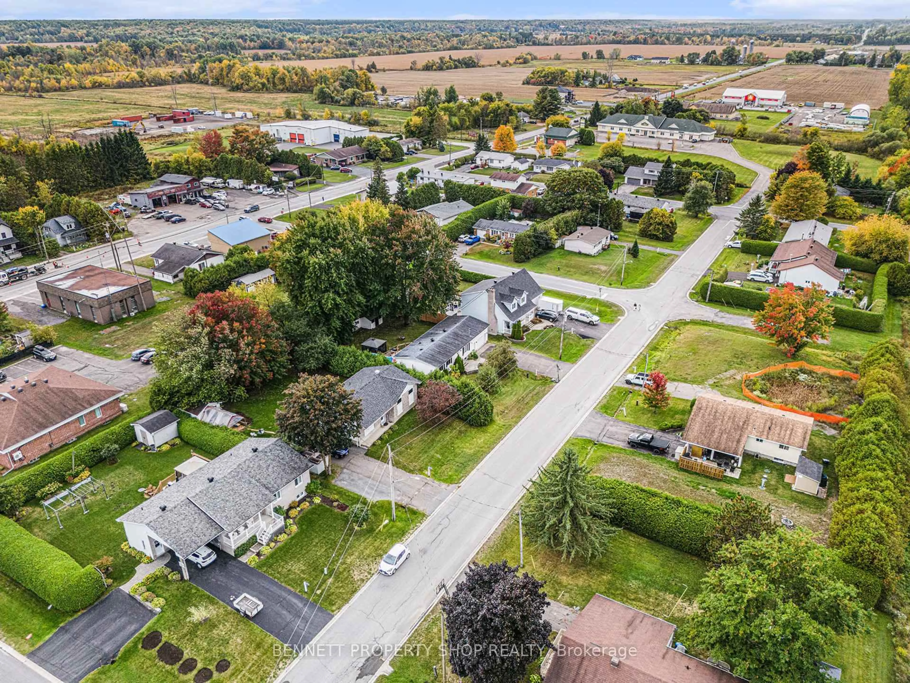 A pic from outside/outdoor area/front of a property/back of a property/a pic from drone, street for 15 Maisonneuve St, Clarence-Rockland Ontario K0A 1E0