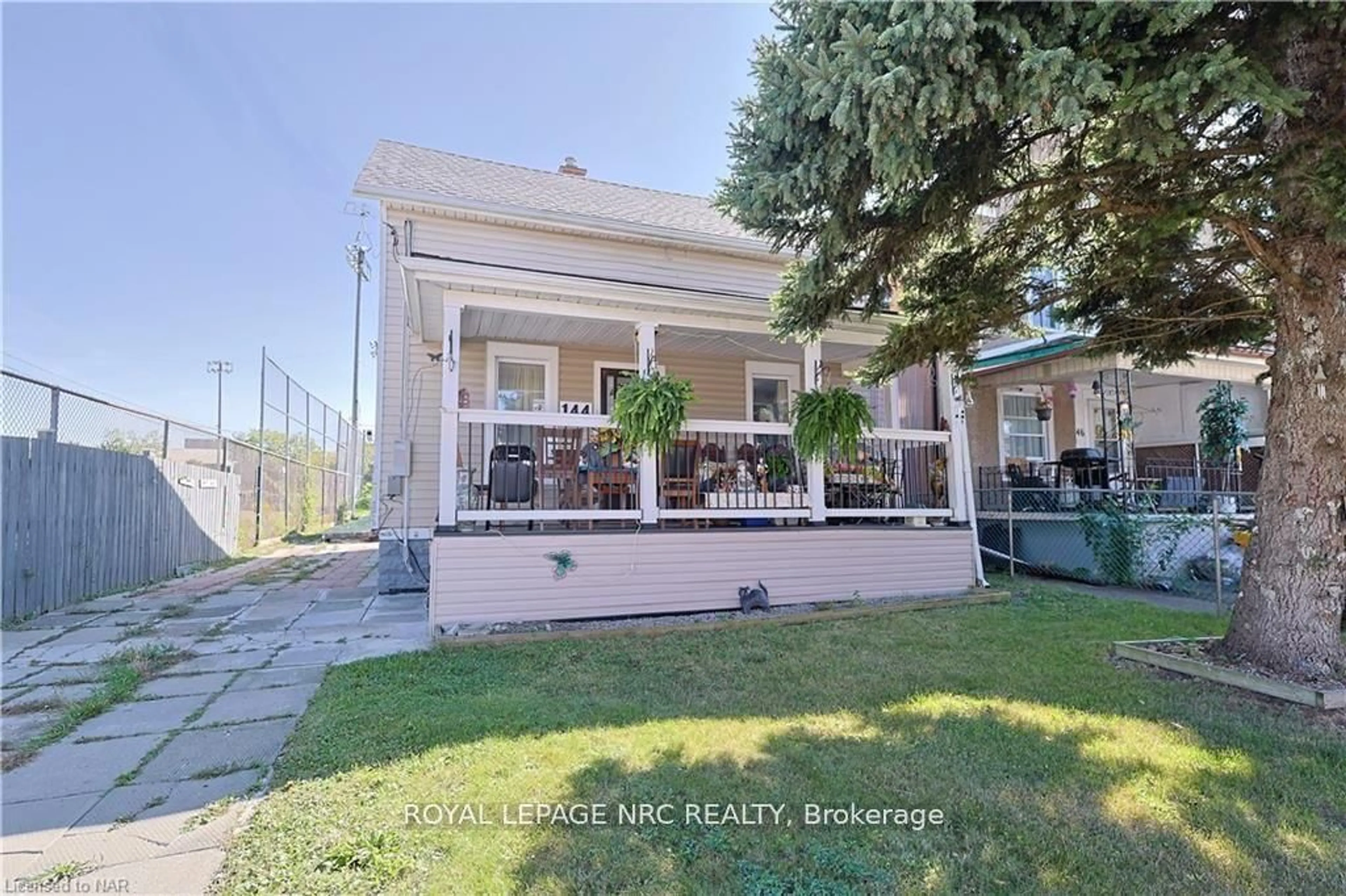 Patio, street for 144 Burgar St, Welland Ontario L3B 2S8