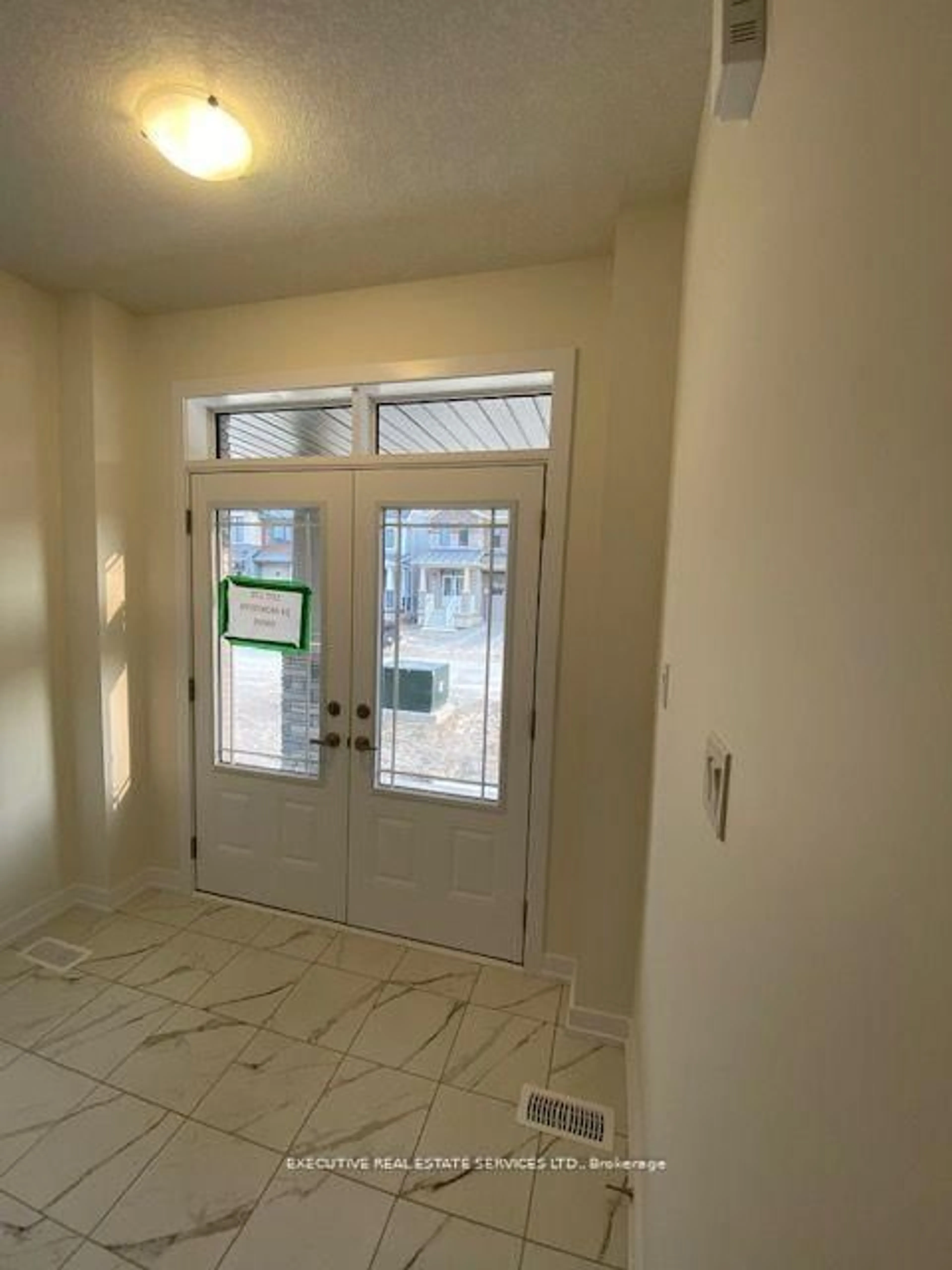Indoor entryway for 24 Monteith Dr, Brantford Ontario N3T 0W6