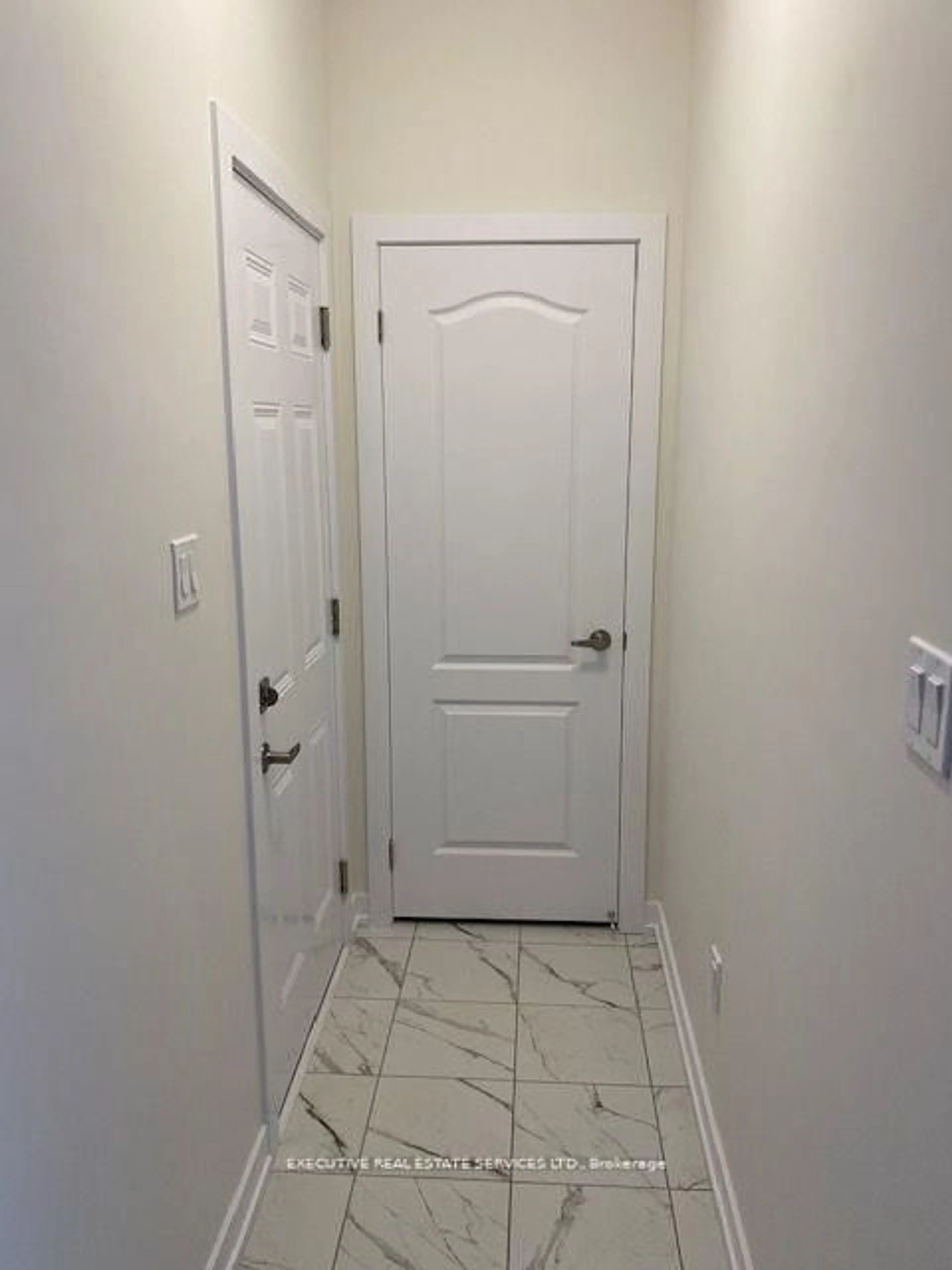 Indoor entryway for 24 Monteith Dr, Brantford Ontario N3T 0W6