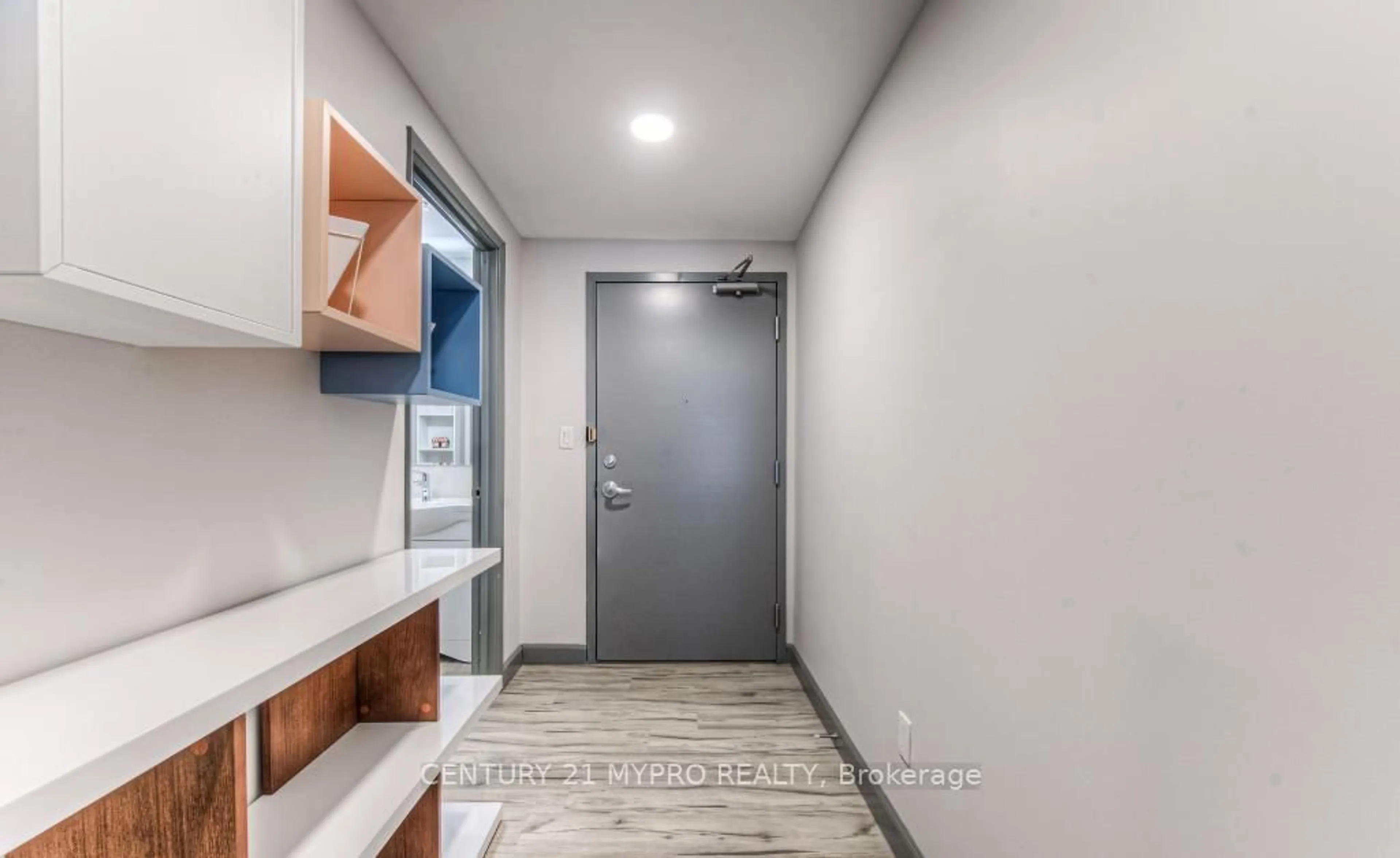 Indoor entryway for 258A SUNVIEW St #163, Waterloo Ontario N2L 0H6