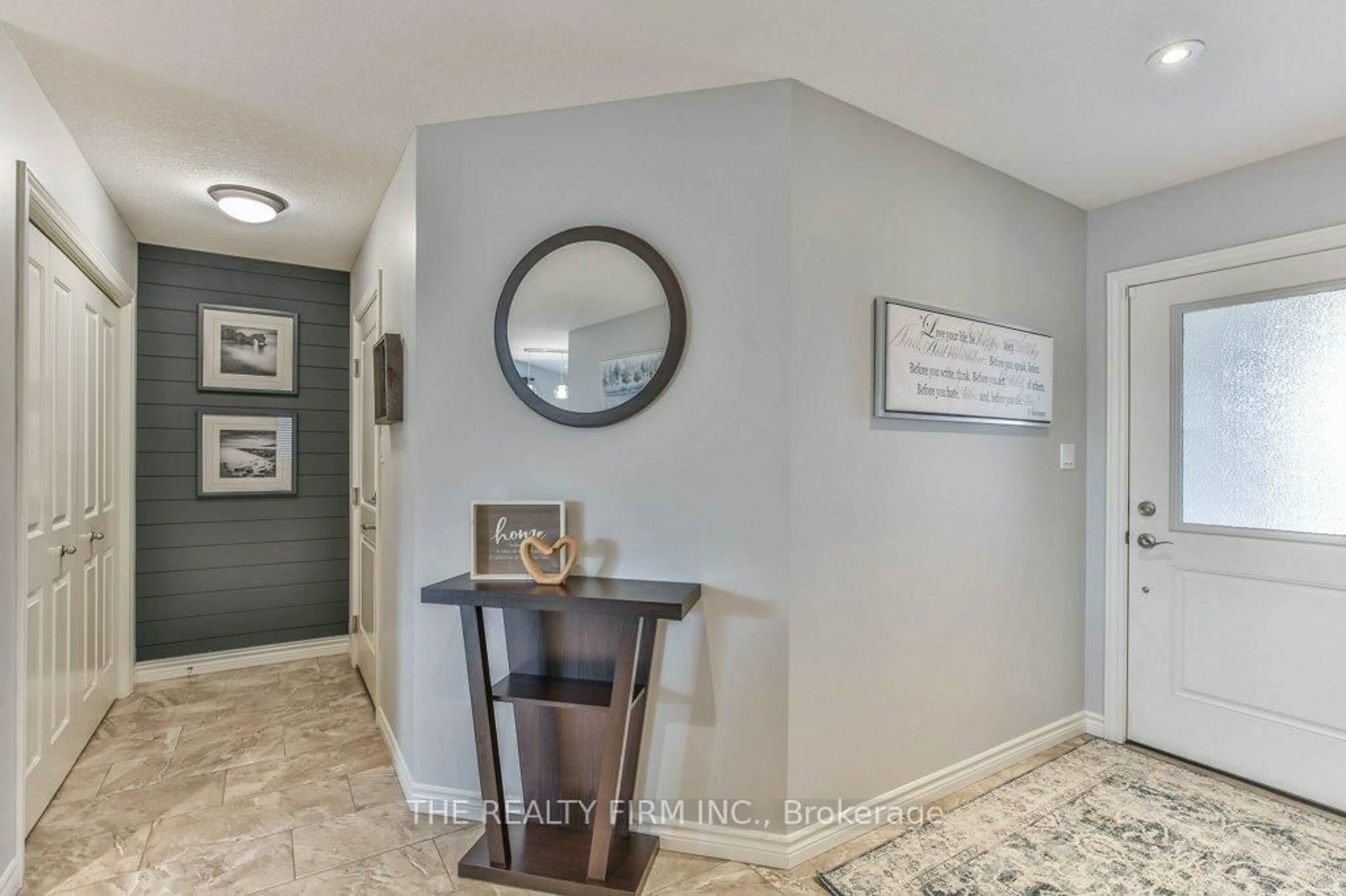 Indoor entryway for 92 Westlake Dr, St. Thomas Ontario N5P 0B7