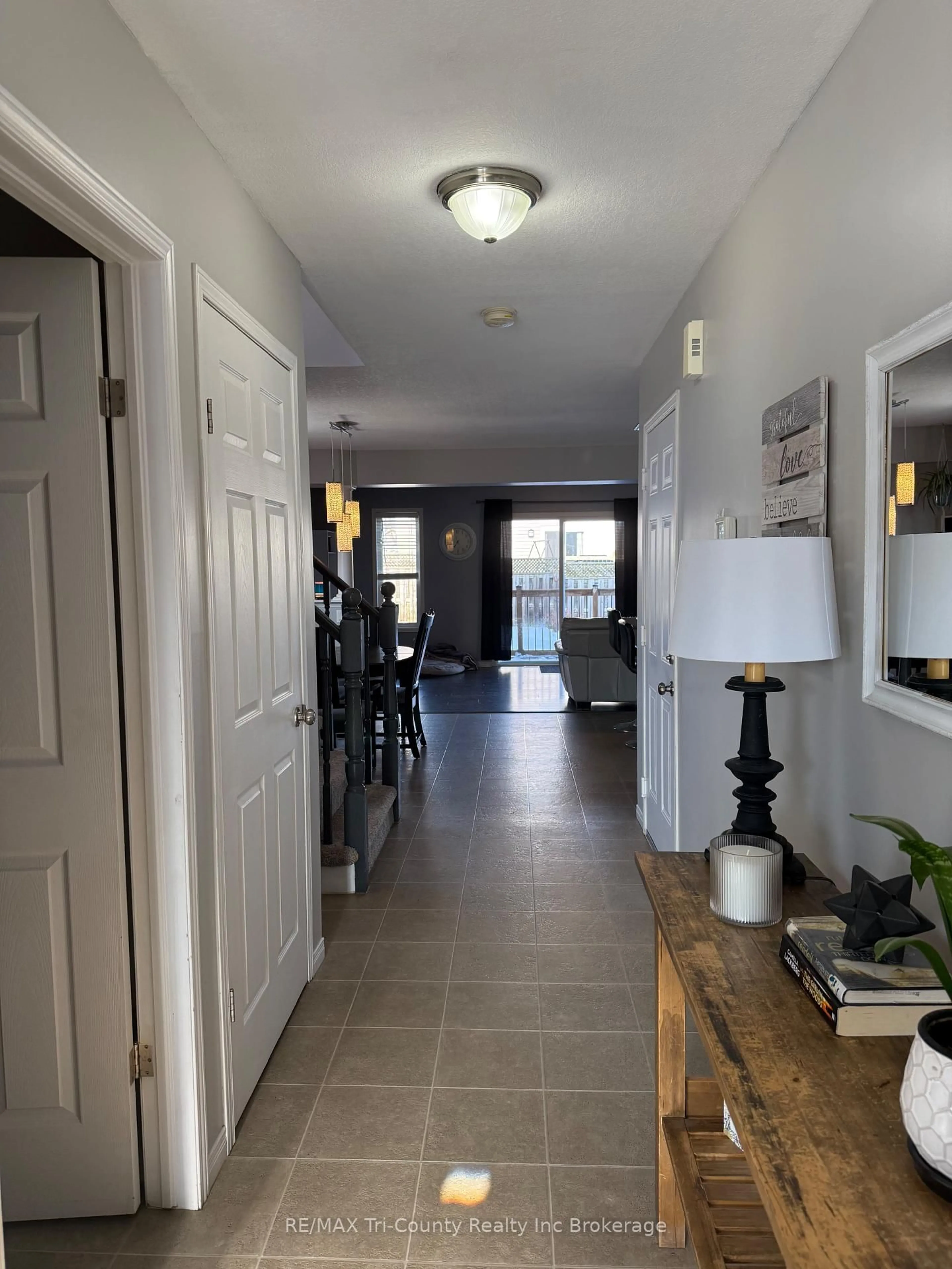 Indoor entryway for 63 Woodhatch Cres, Ingersoll Ontario N5C 0A3