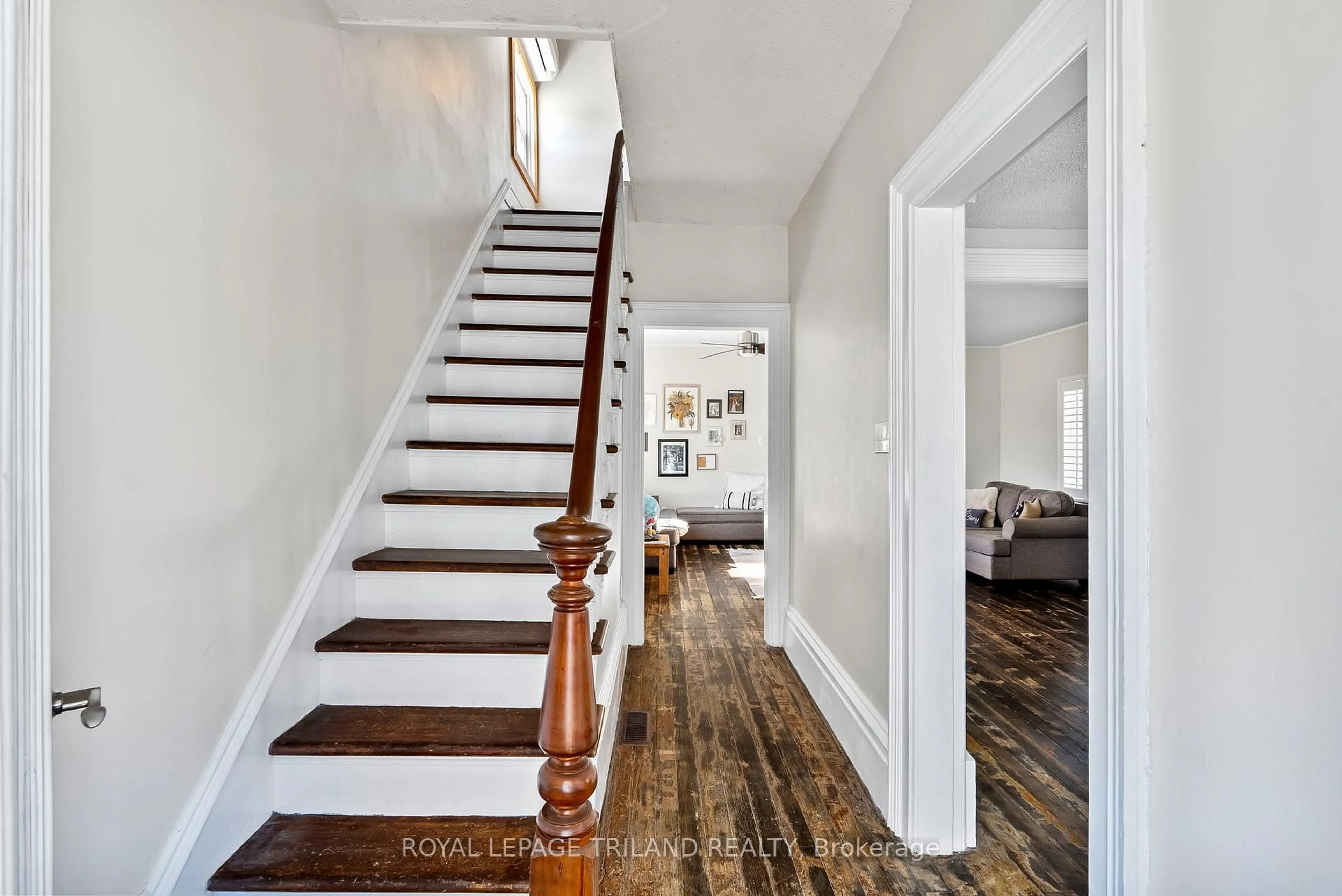 Indoor entryway for 71 Huron St, Huron-Kinloss Ontario N0G 2R0