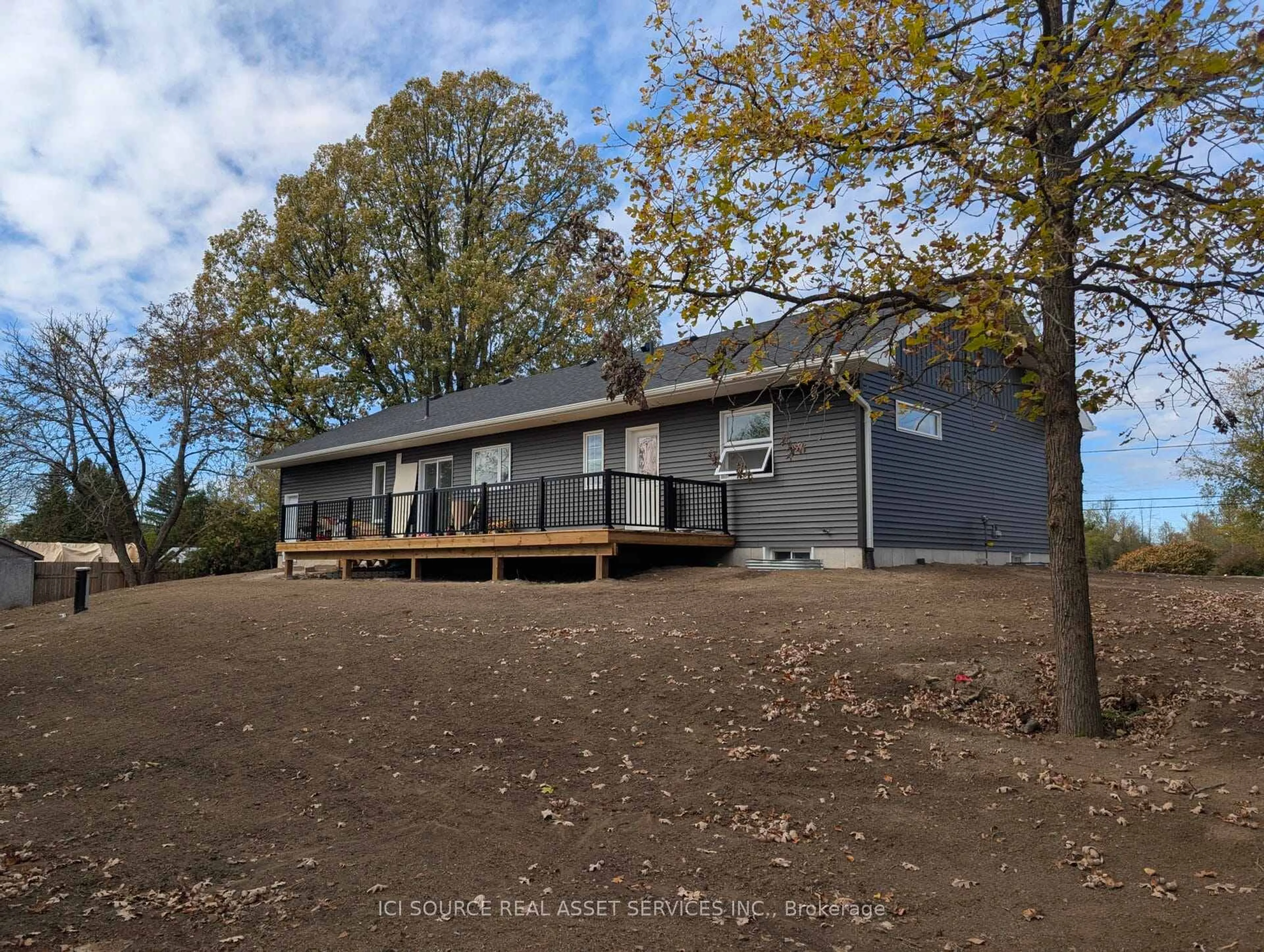 A pic from outside/outdoor area/front of a property/back of a property/a pic from drone, unknown for 7367 Roger Stevens Dr, Smiths Falls Ontario K7A 4S6