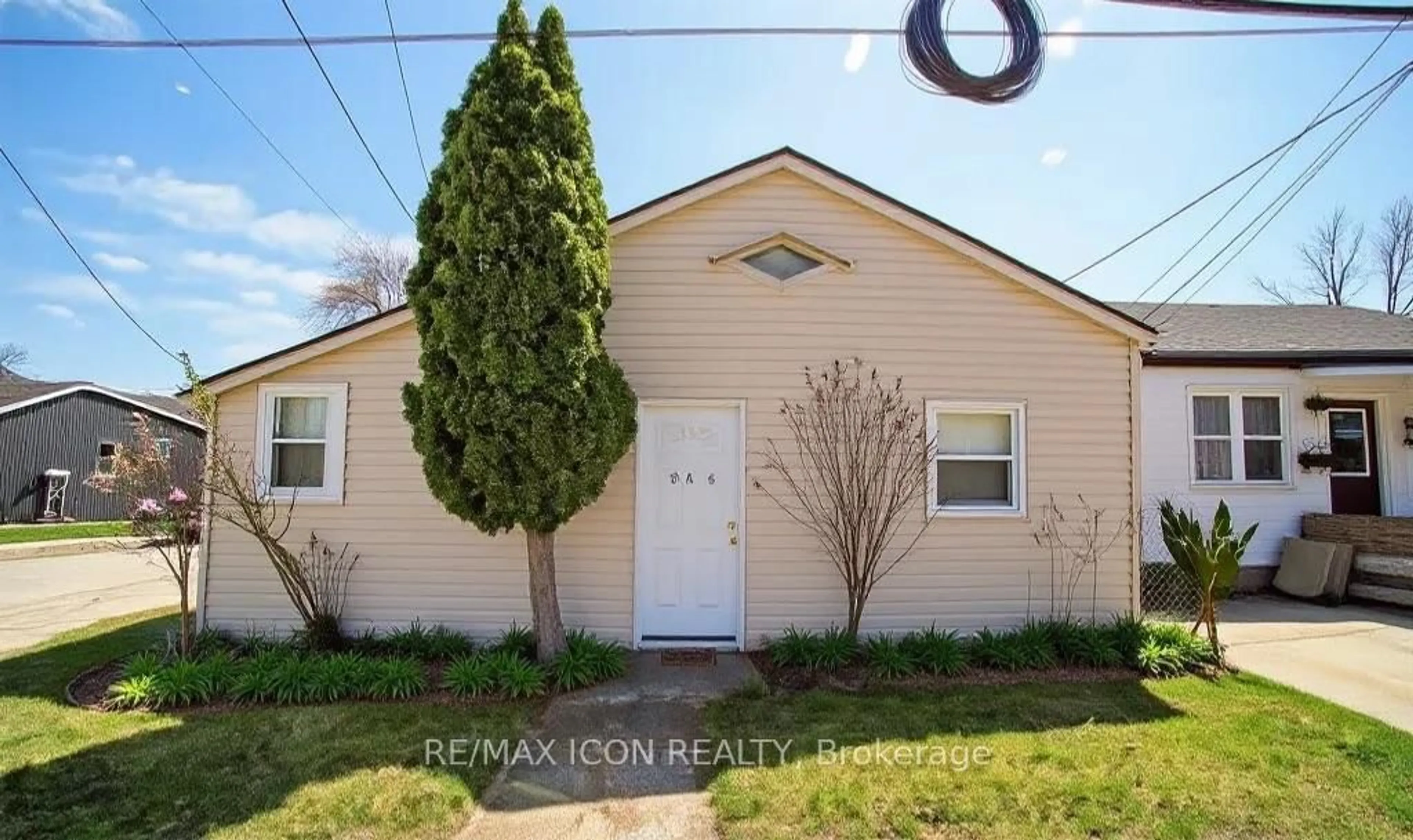 Unknown for 565 South St, London East Ontario N6B 1C5