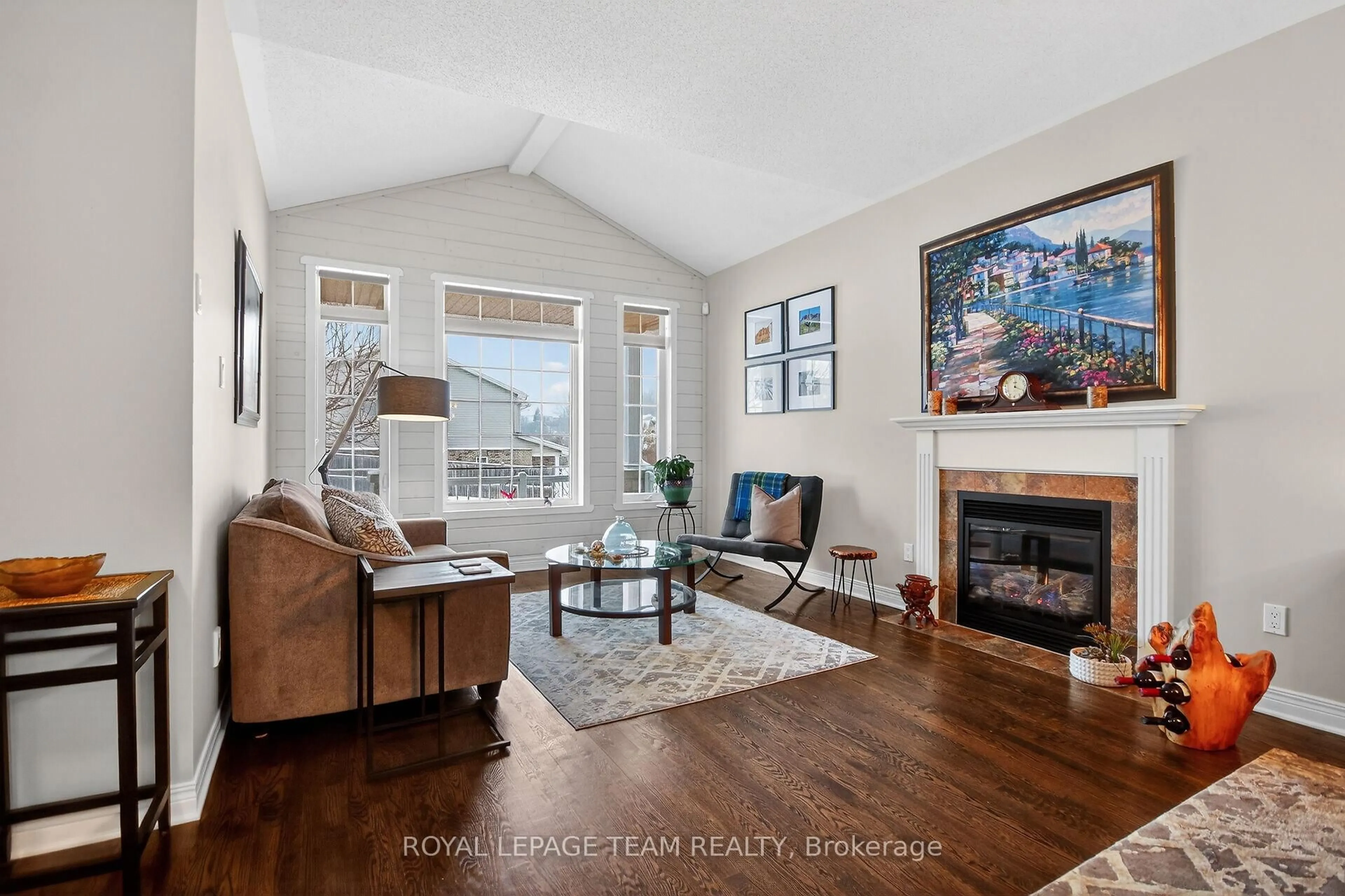 Living room with furniture, wood/laminate floor for 333 Antigonish Ave, Ottawa Ontario K4A 0T9