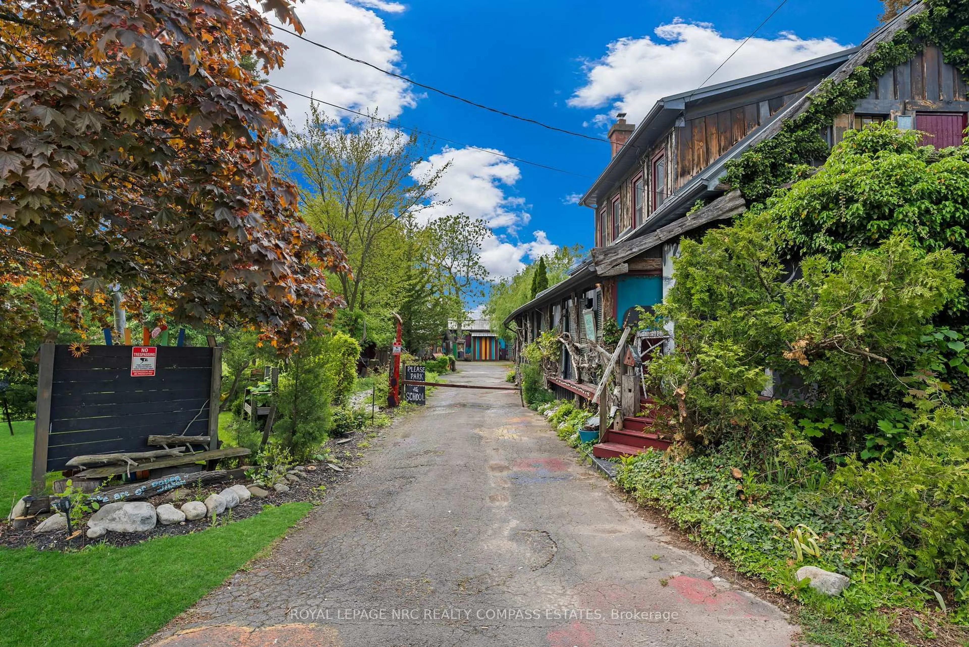 Patio, street for 4034 Victoria Ave, Lincoln Ontario L0R 2C0