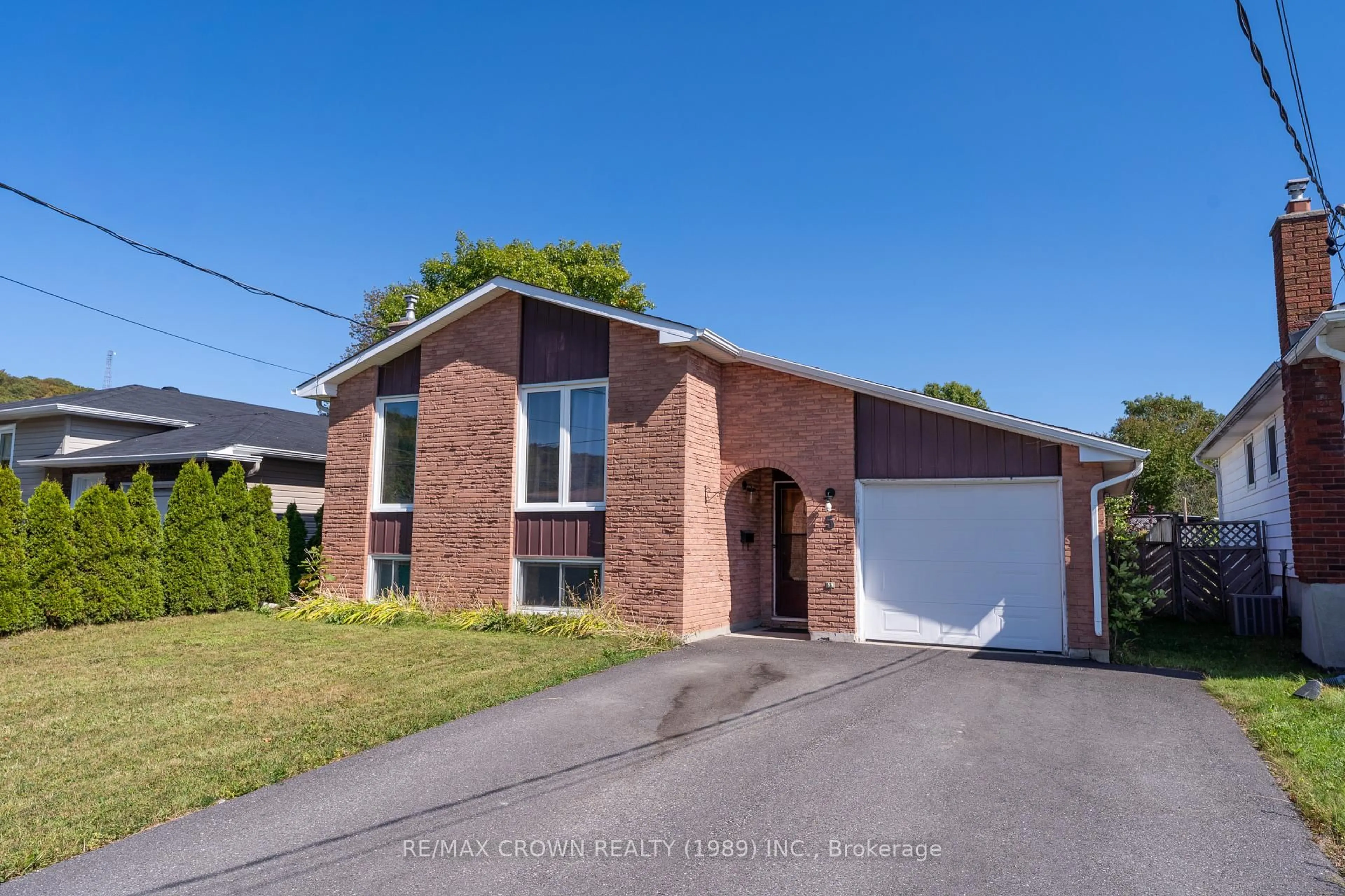 Home with brick exterior material, street for 5 Belleview Cres, North Bay Ontario P1B 8V2