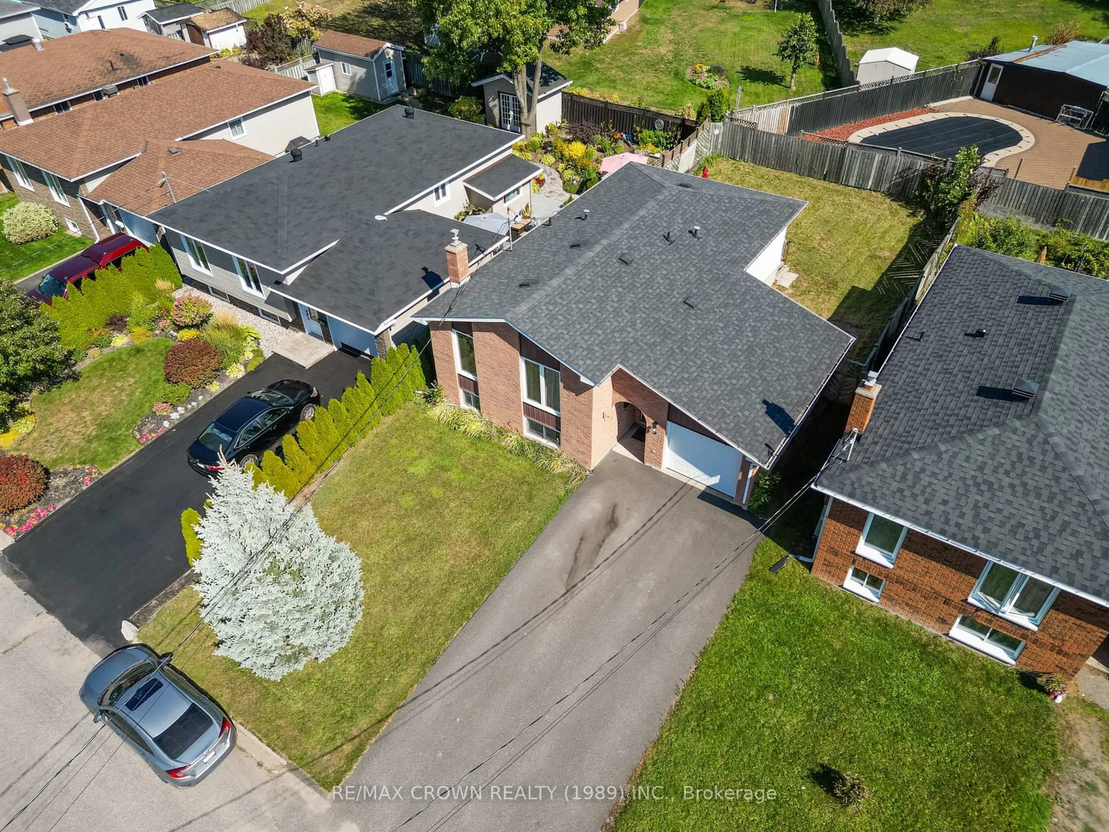 A pic from outside/outdoor area/front of a property/back of a property/a pic from drone, street for 5 Belleview Cres, North Bay Ontario P1B 8V2