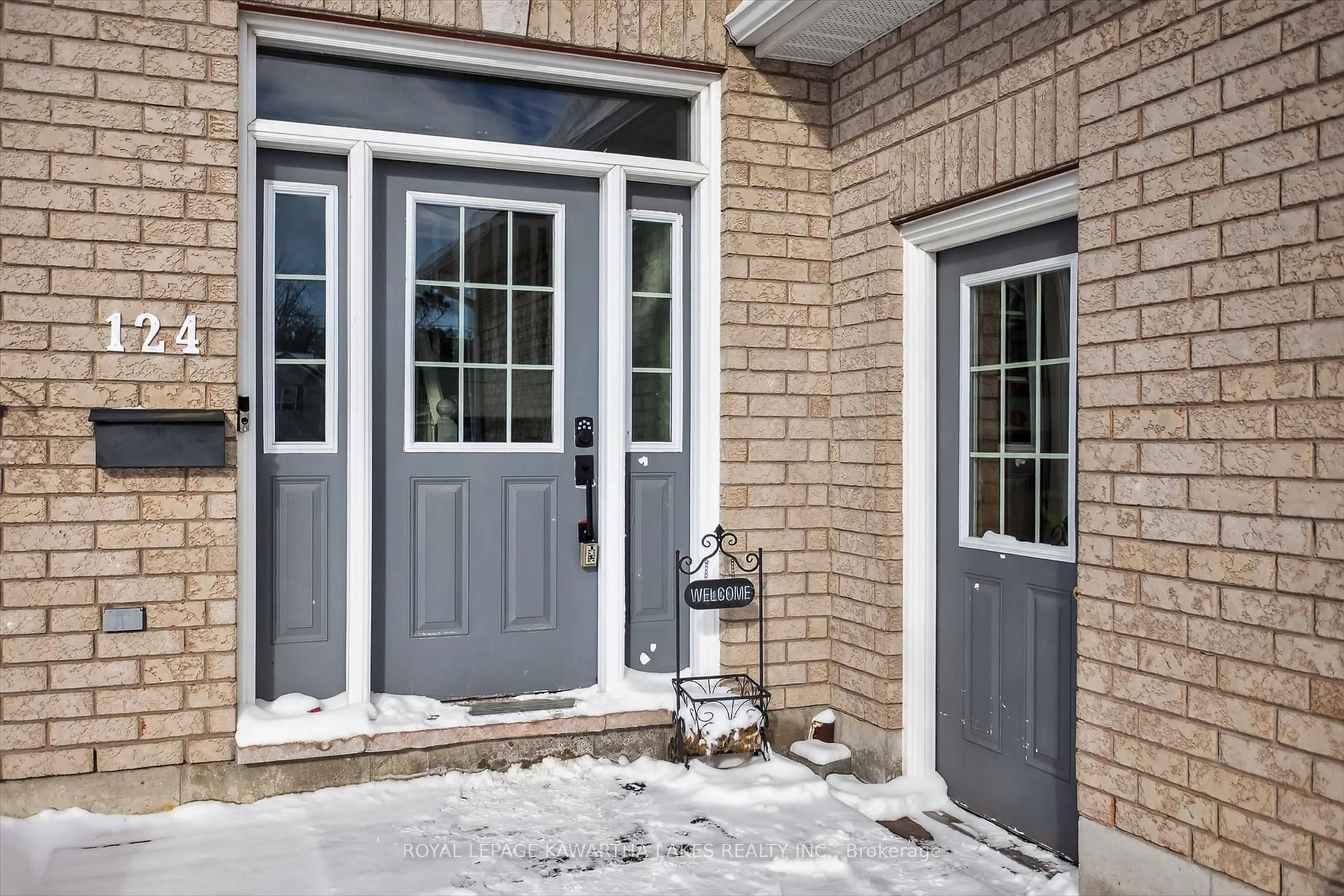 Indoor entryway for 124 Mary St, Kawartha Lakes Ontario K9V 0B8