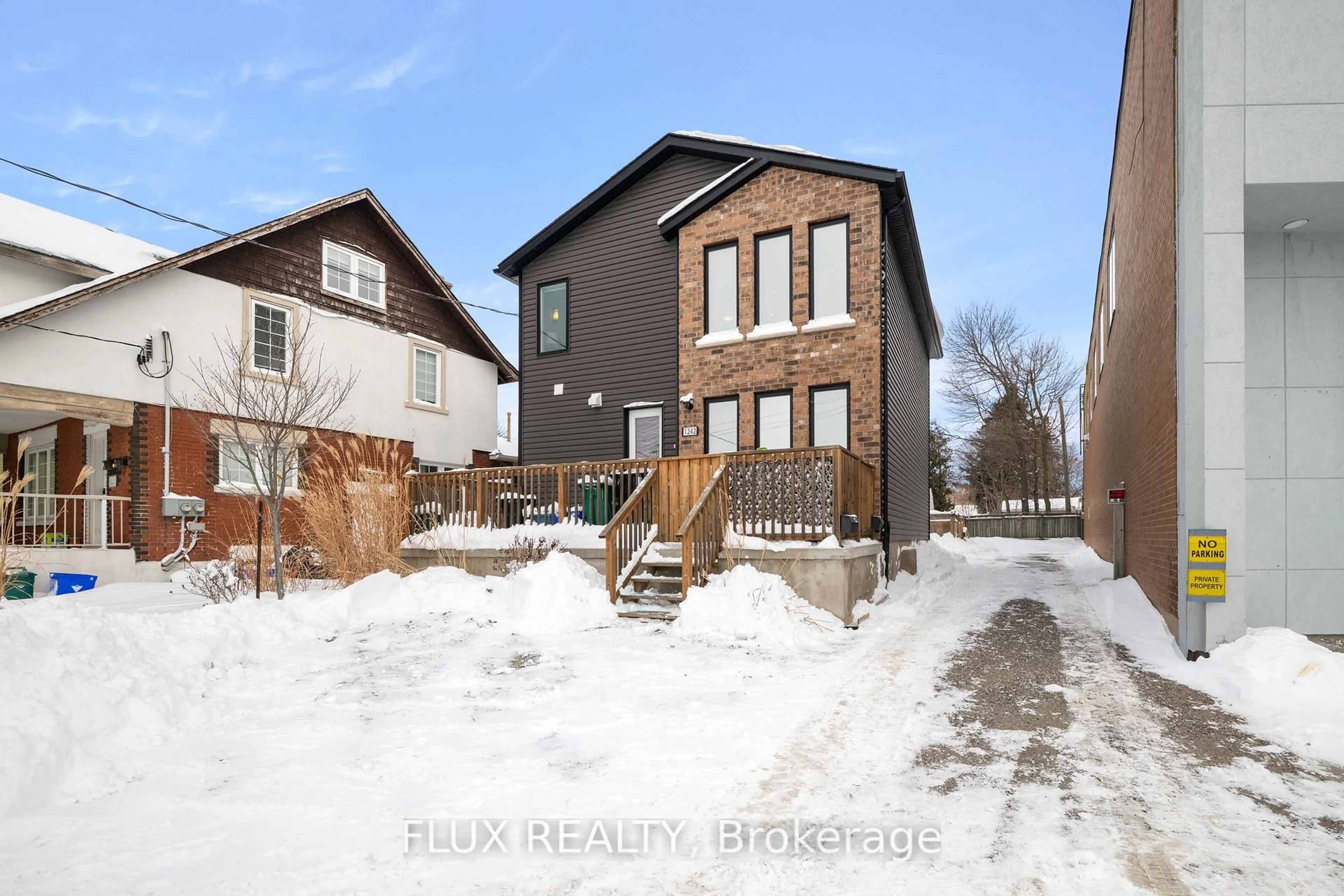 Unknown for 1242 King St, Kitchener Ontario N2G 2N6