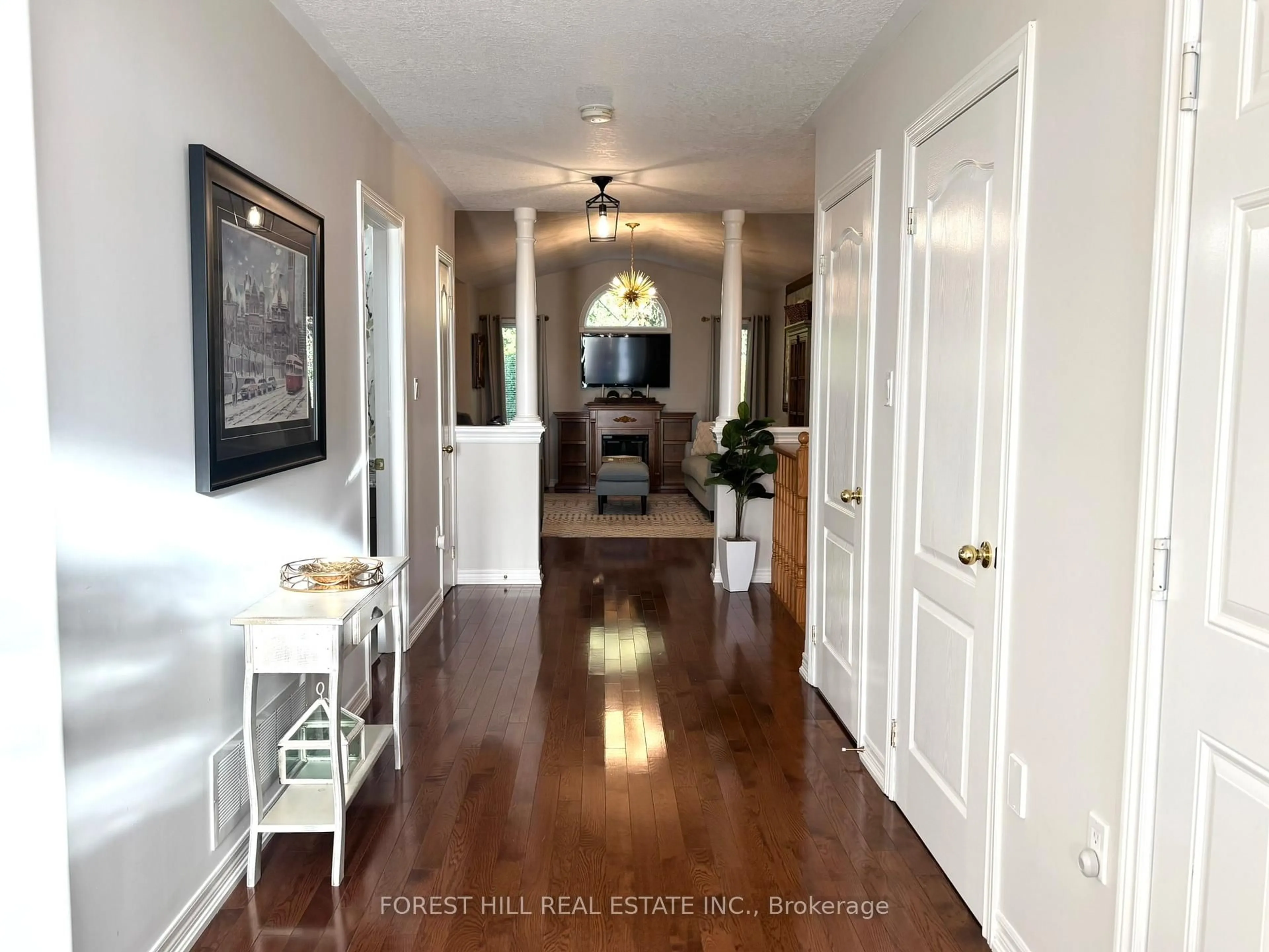 Indoor entryway for 35 Sweetnam Dr, Kawartha Lakes Ontario K9V 0A7