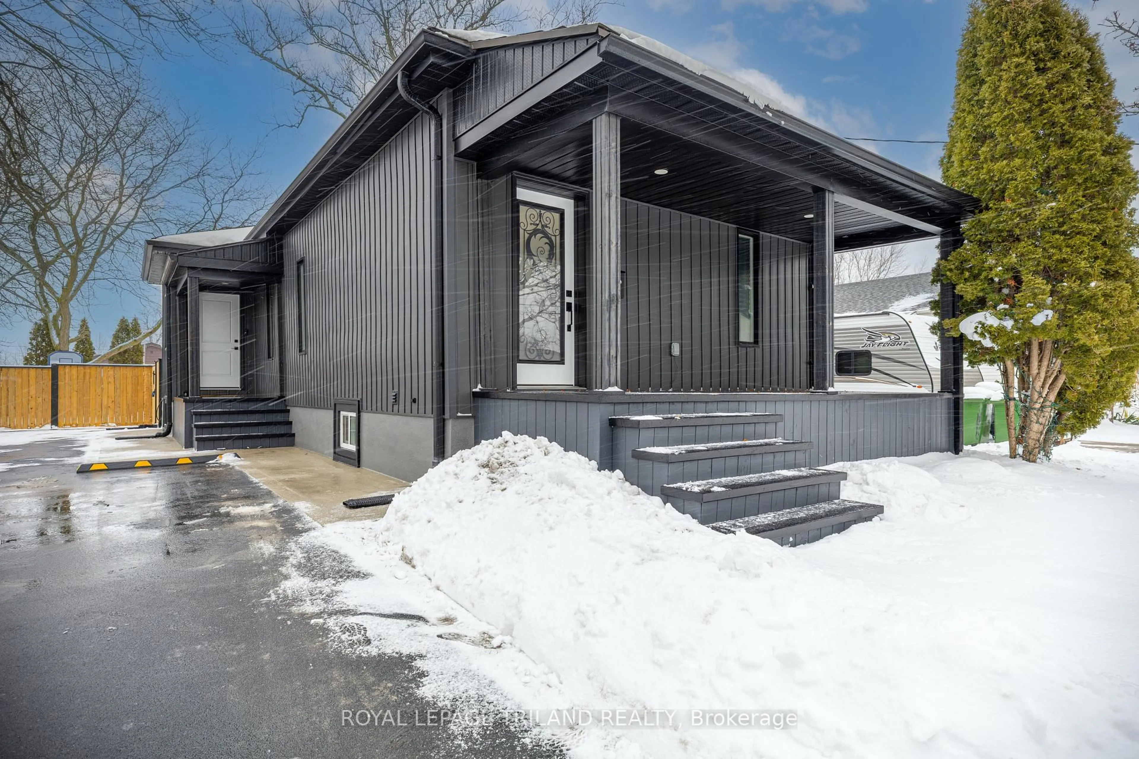 Unknown for 3 Mary St, St. Thomas Ontario N5R 2V7