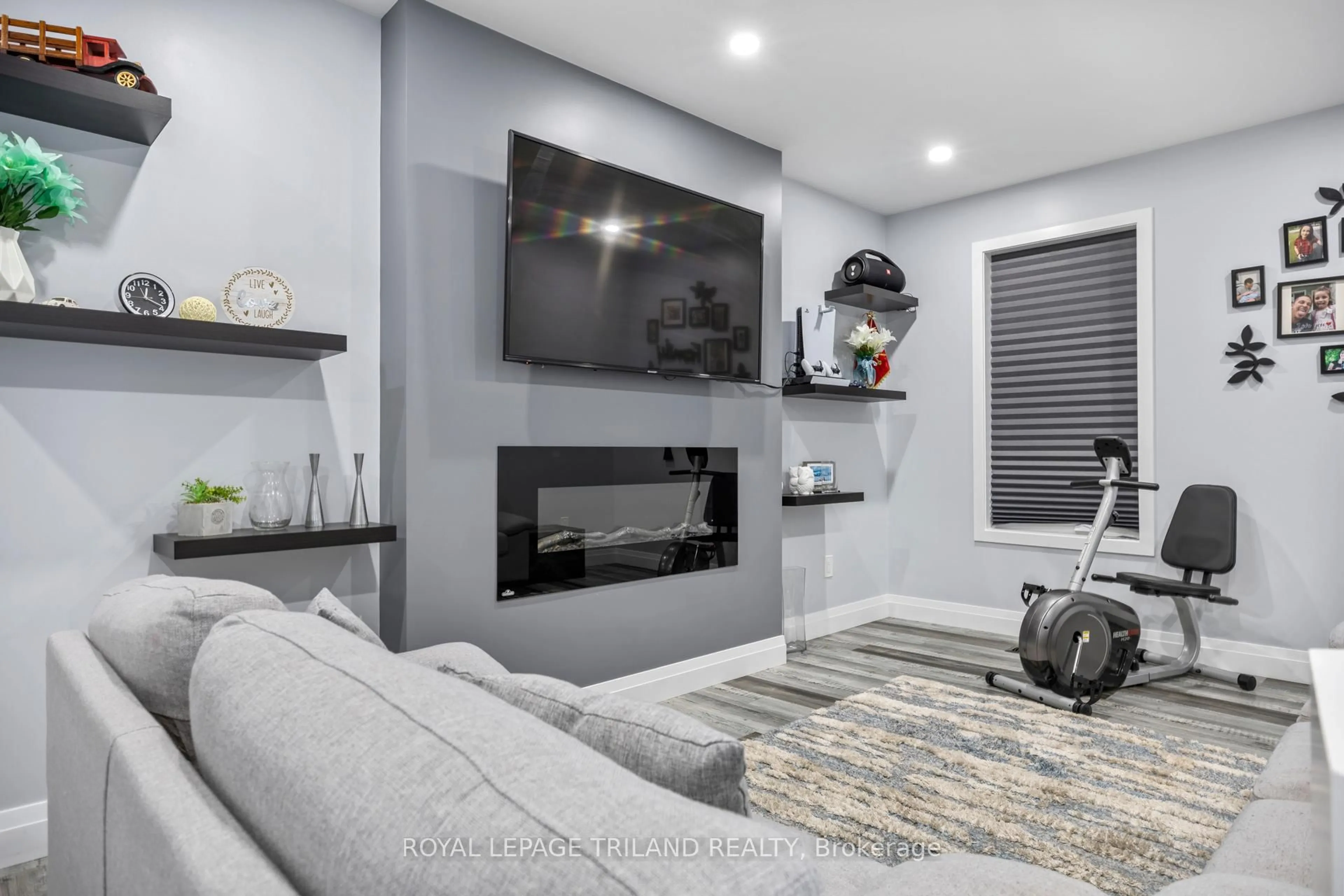 Home theater for 3 Mary St, St. Thomas Ontario N5R 2V7