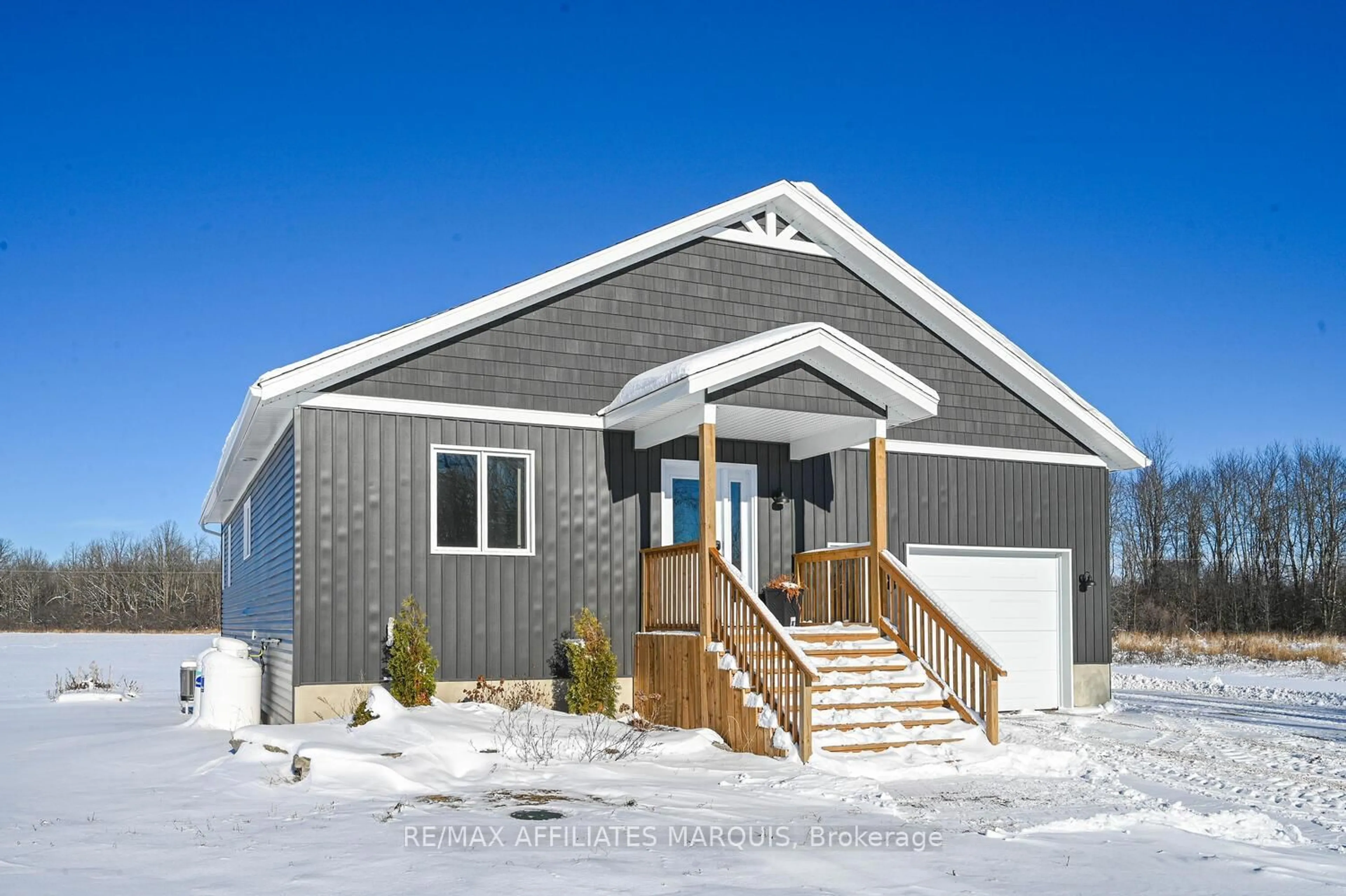 Home with vinyl exterior material, street for 1162 Rideau River Rd, Merrickville Ontario K0G 1N0