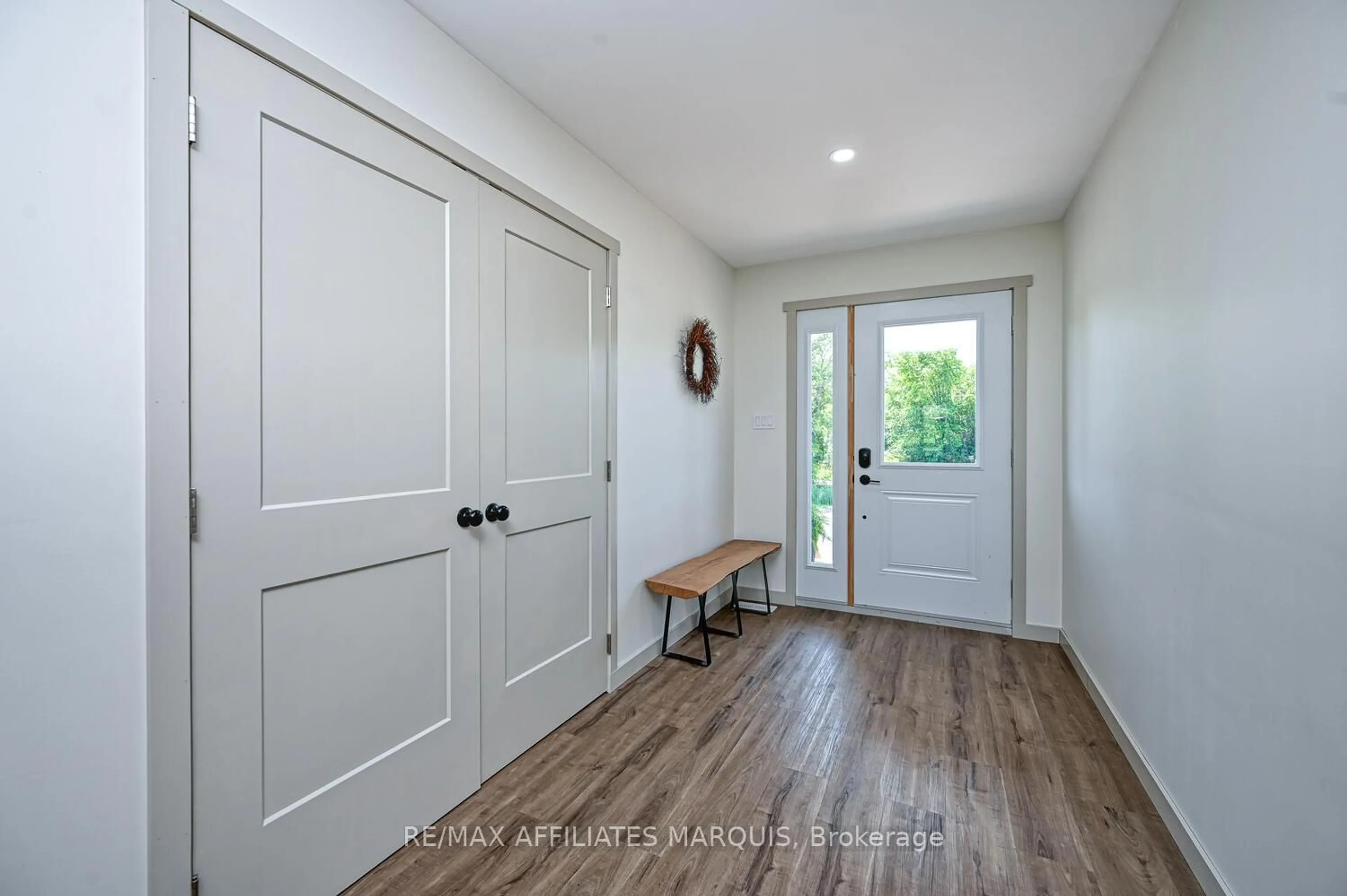 Indoor entryway for 1162 Rideau River Rd, Merrickville Ontario K0G 1N0