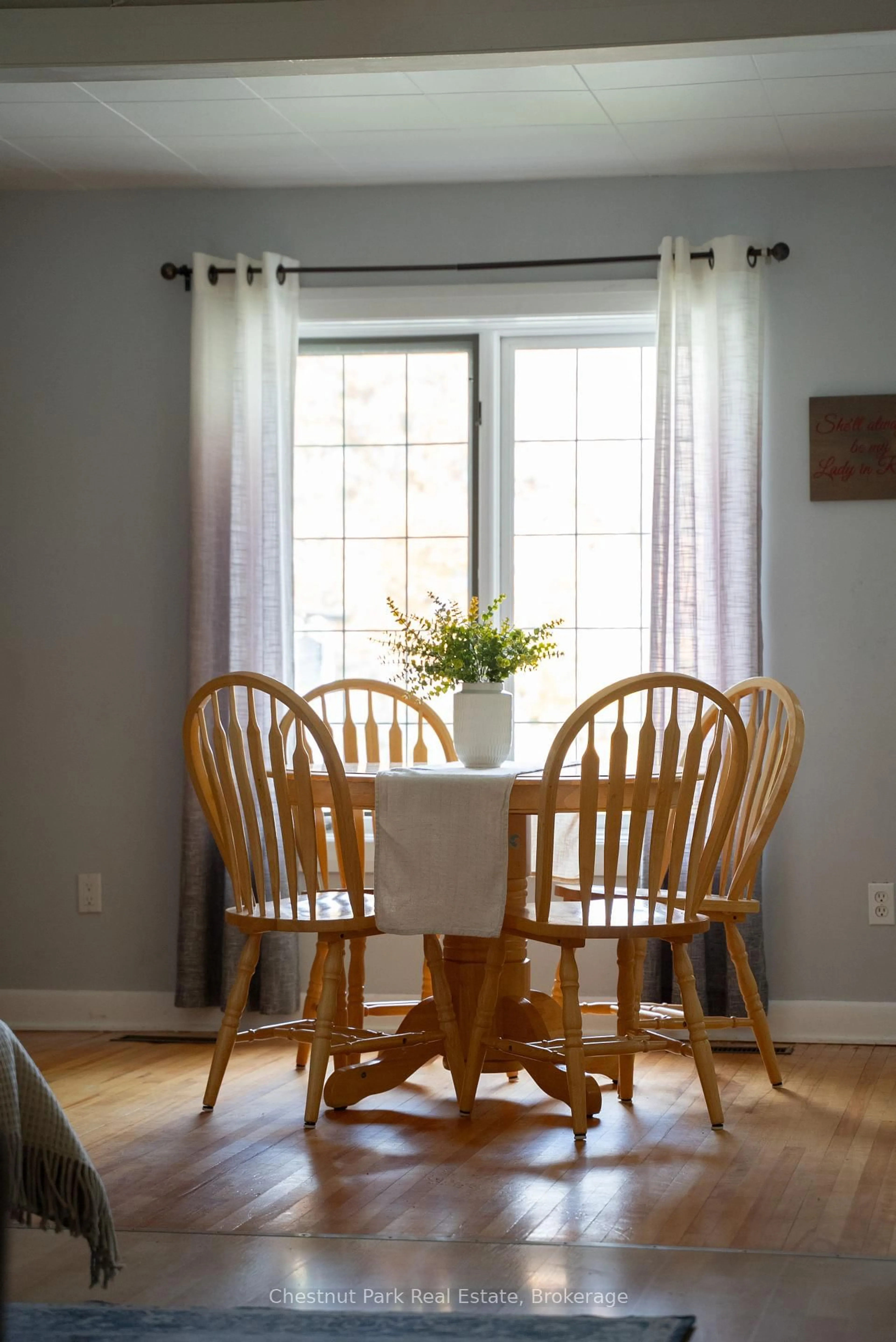 Dining room, wood/laminate floor for 3 CORA St, Huntsville Ontario P1H 1T5