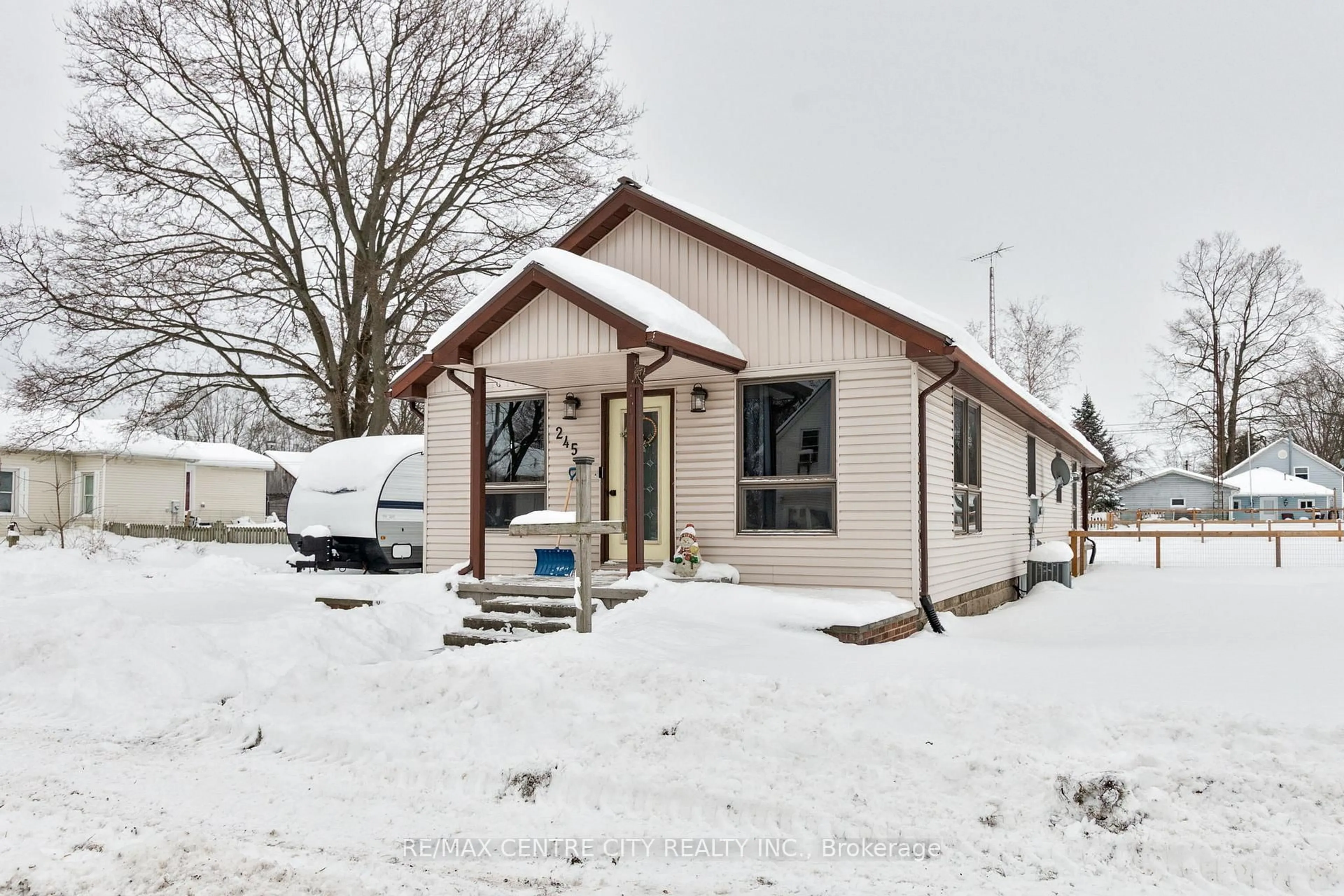 Unknown for 245 Elm St, Chatham-Kent Ontario N0P 1C0