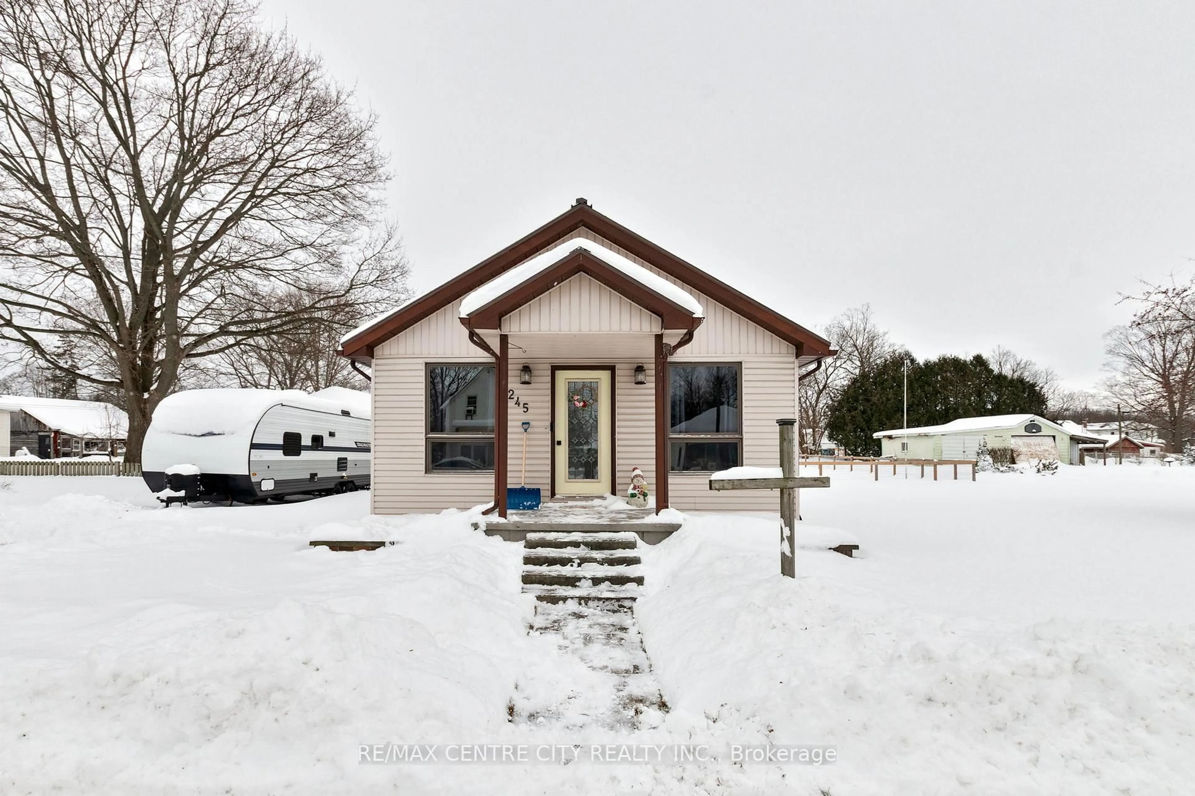 Unknown for 245 Elm St, Chatham-Kent Ontario N0P 1C0