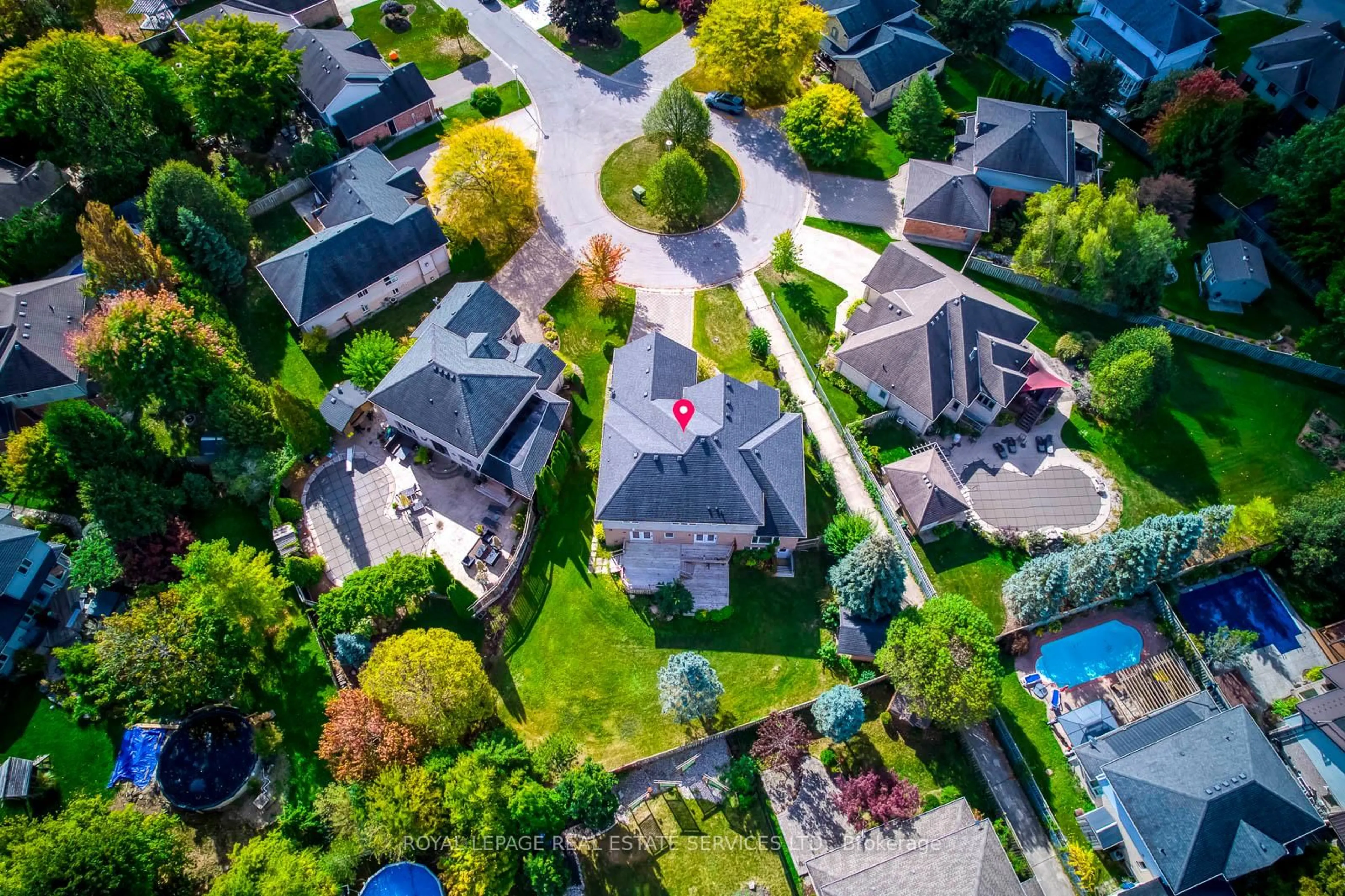 A pic from outside/outdoor area/front of a property/back of a property/a pic from drone, street for 38 Moraine Walk, London North Ontario N6G 4Y8