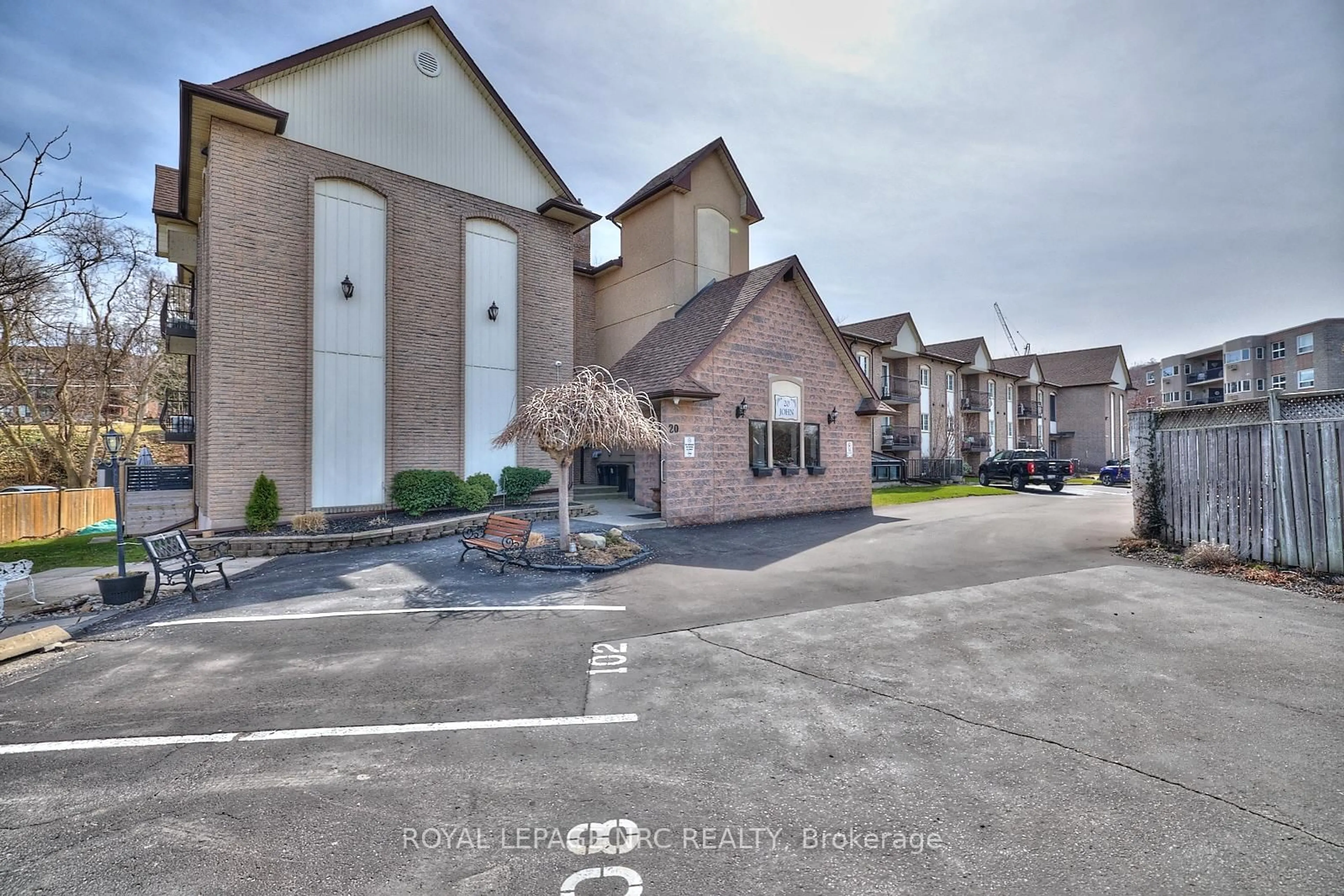 Unknown for 20 John St #109, Grimsby Ontario L3M 1X5