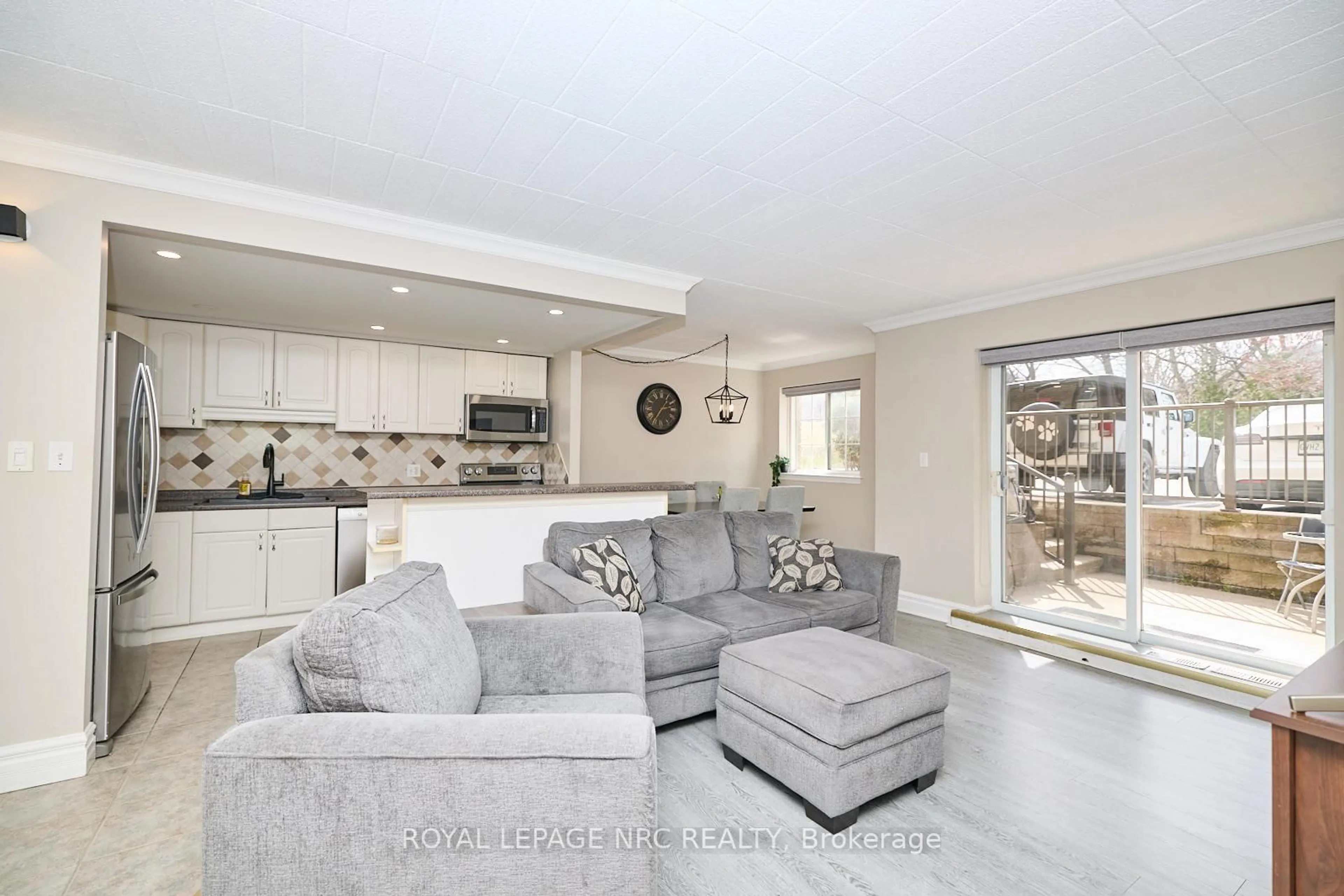 Open concept kitchen, unknown for 20 John St #109, Grimsby Ontario L3M 1X5