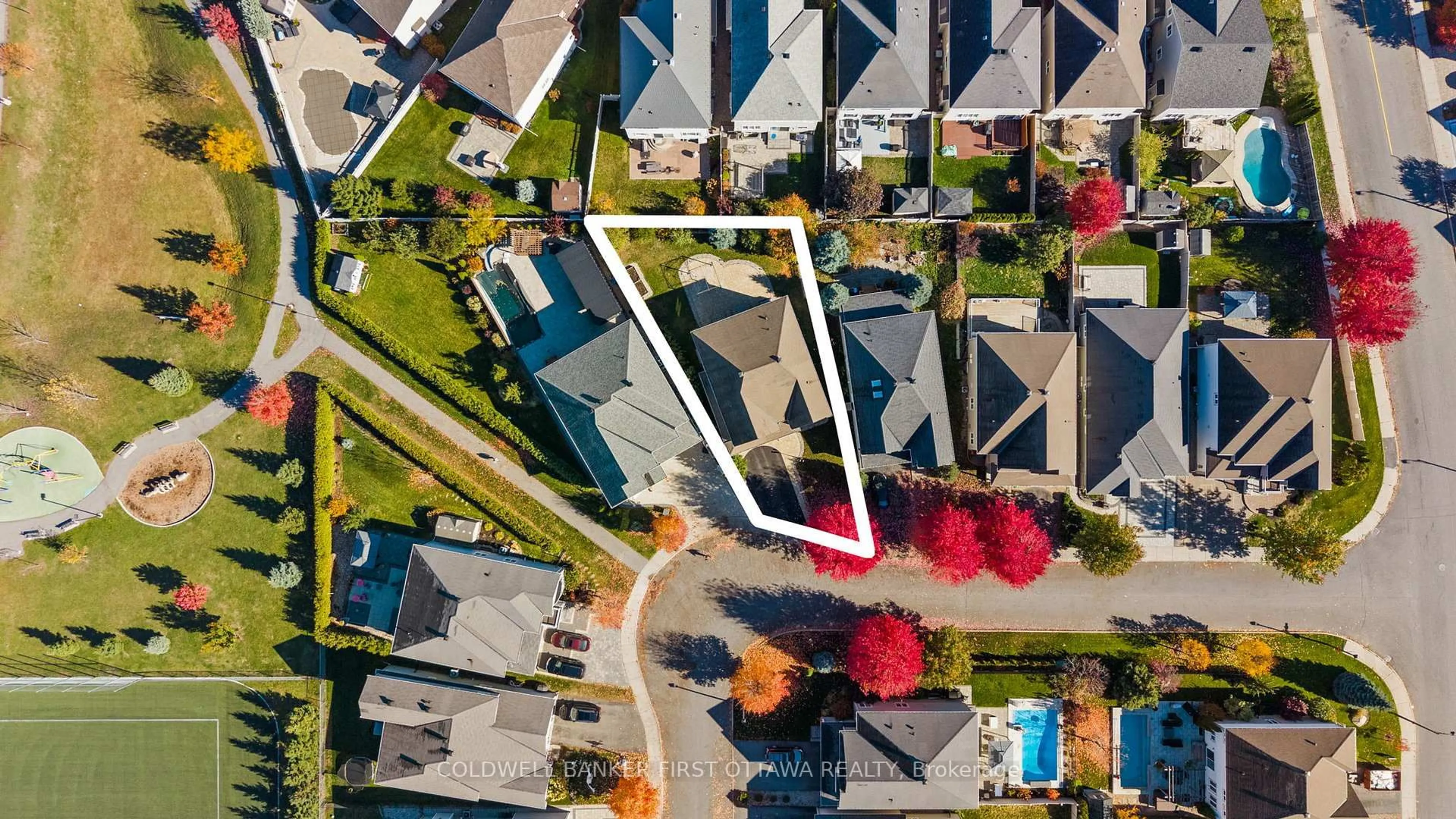 A pic from outside/outdoor area/front of a property/back of a property/a pic from drone, street for 180 Sunita Cres, Ottawa Ontario K2J 5S8