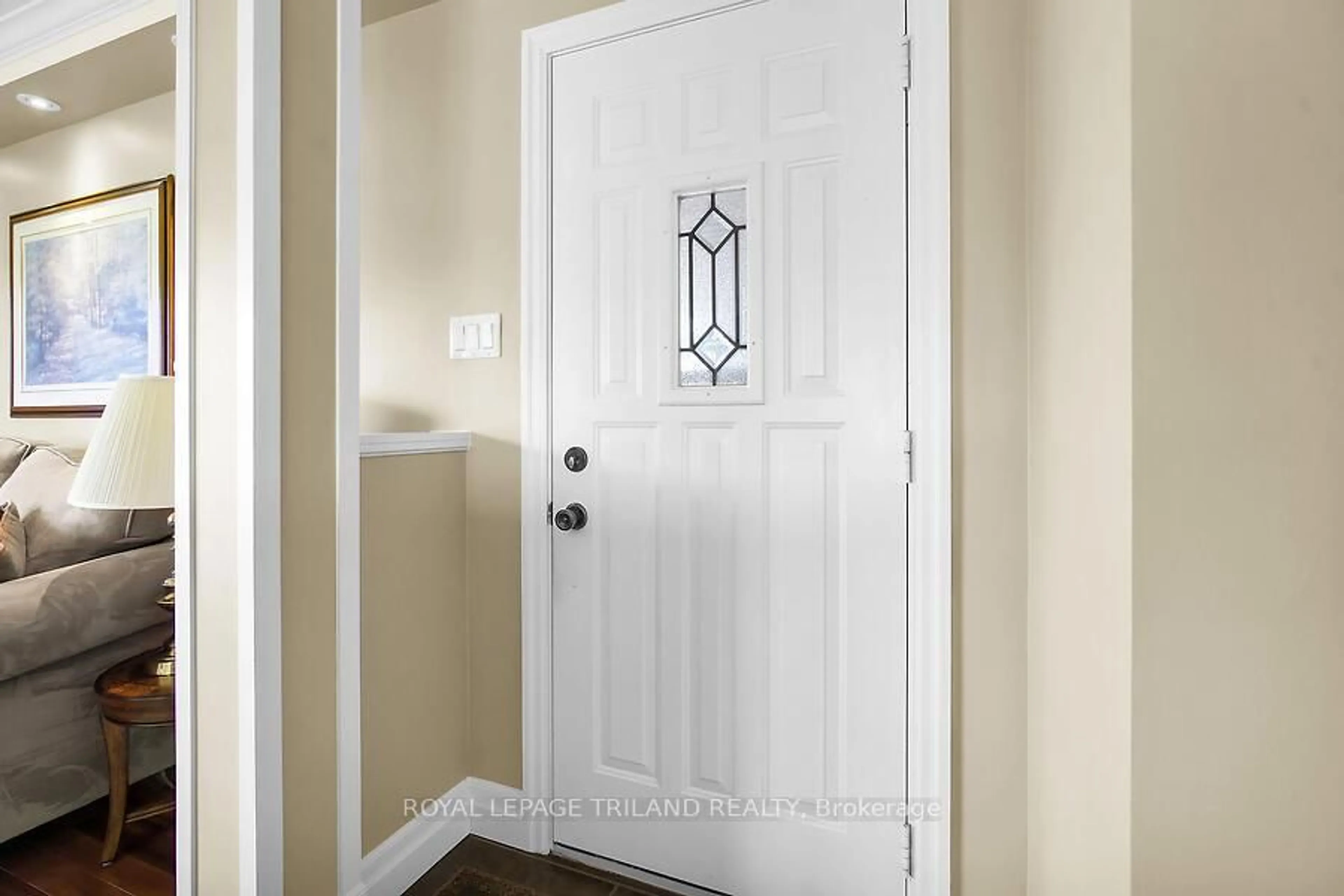 Indoor entryway for 440 Beachwood Ave, London South Ontario N6J 3K1