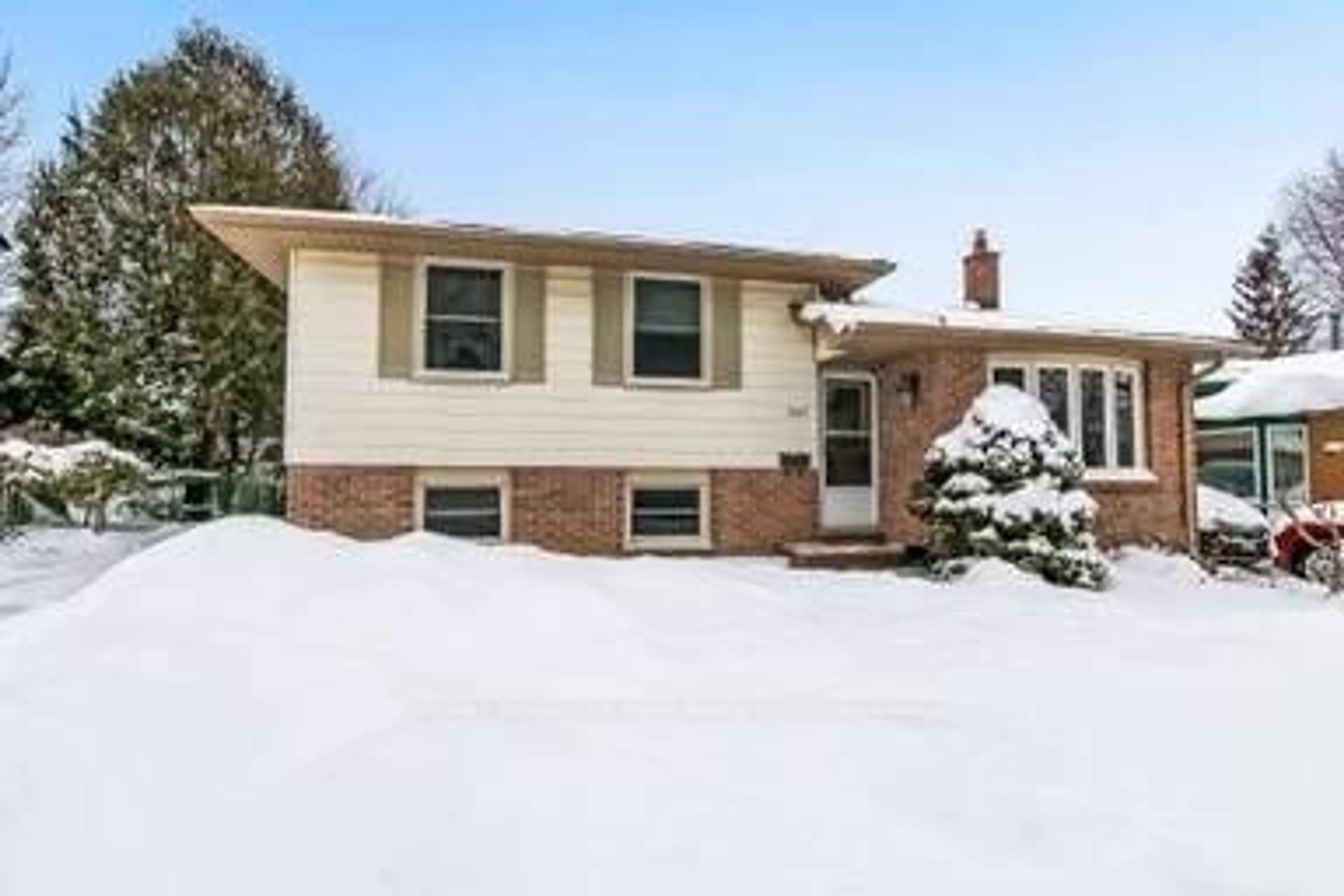 Home with vinyl exterior material, street for 1543 Aldersbrook Rd, London North Ontario N6G 2Z1