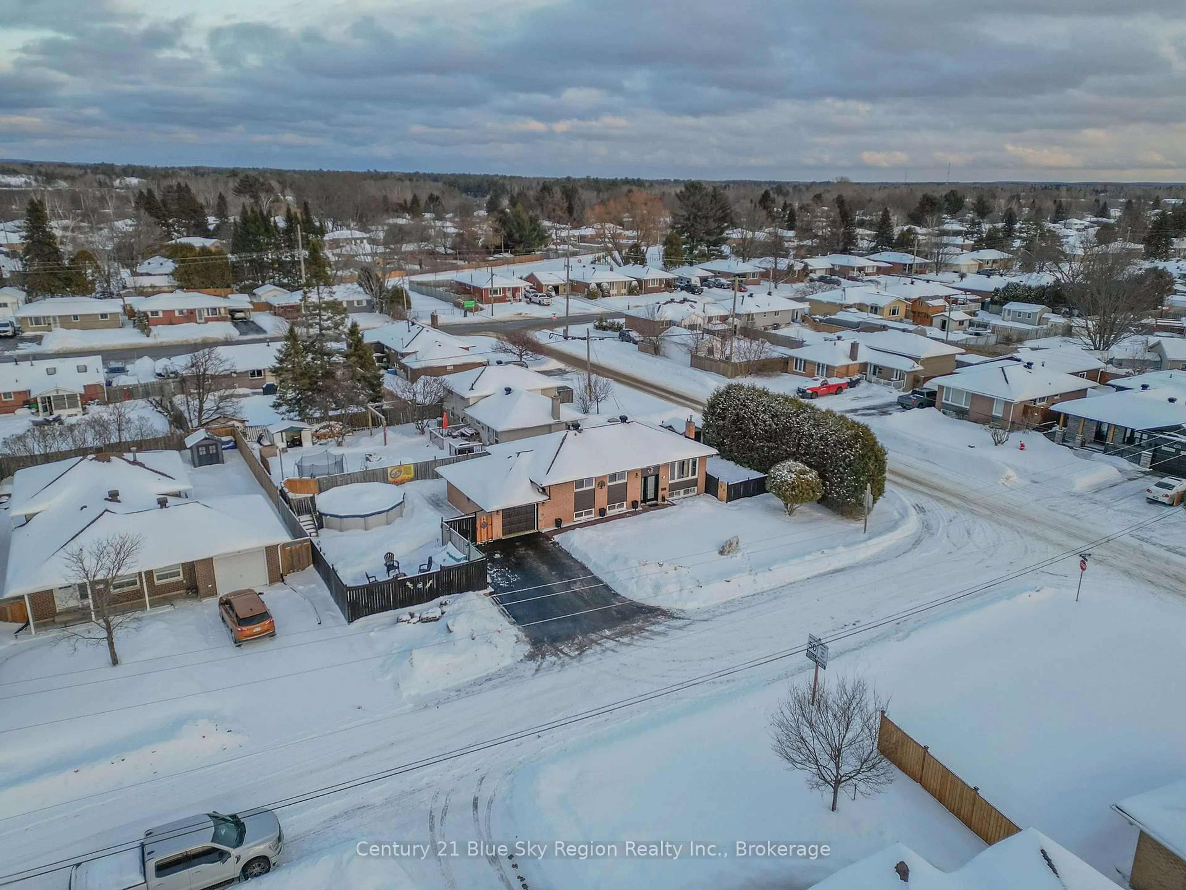 A pic from outside/outdoor area/front of a property/back of a property/a pic from drone, street for 74 Joseph St, North Bay Ontario P1A 1M2