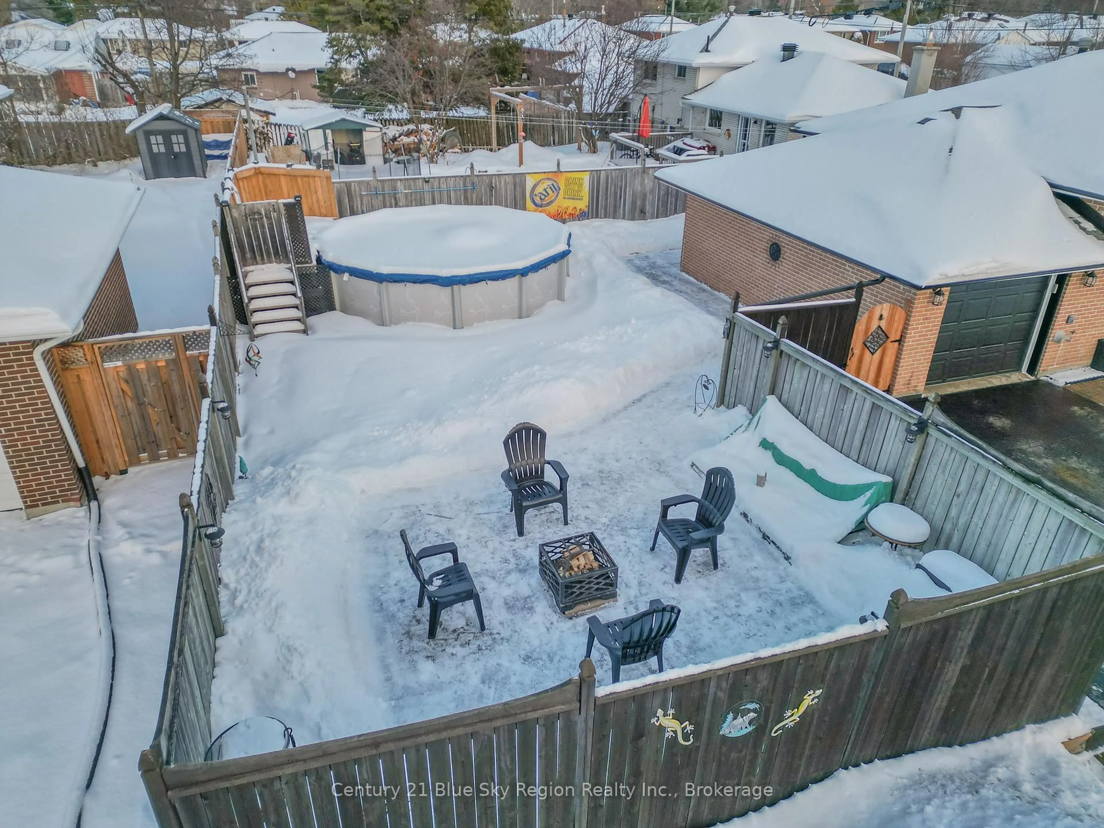 A pic from outside/outdoor area/front of a property/back of a property/a pic from drone, unknown for 74 Joseph St, North Bay Ontario P1A 1M2