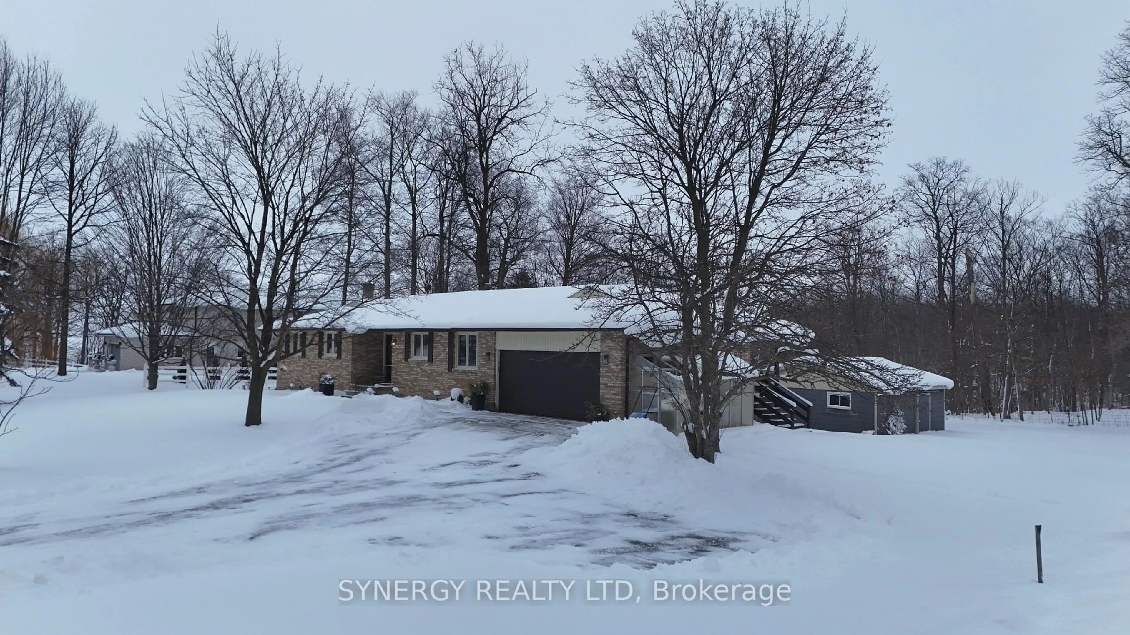 A pic from outside/outdoor area/front of a property/back of a property/a pic from drone, street for 4422 Nauvoo Rd, Brooke-Alvinston Ontario N0M 2S0
