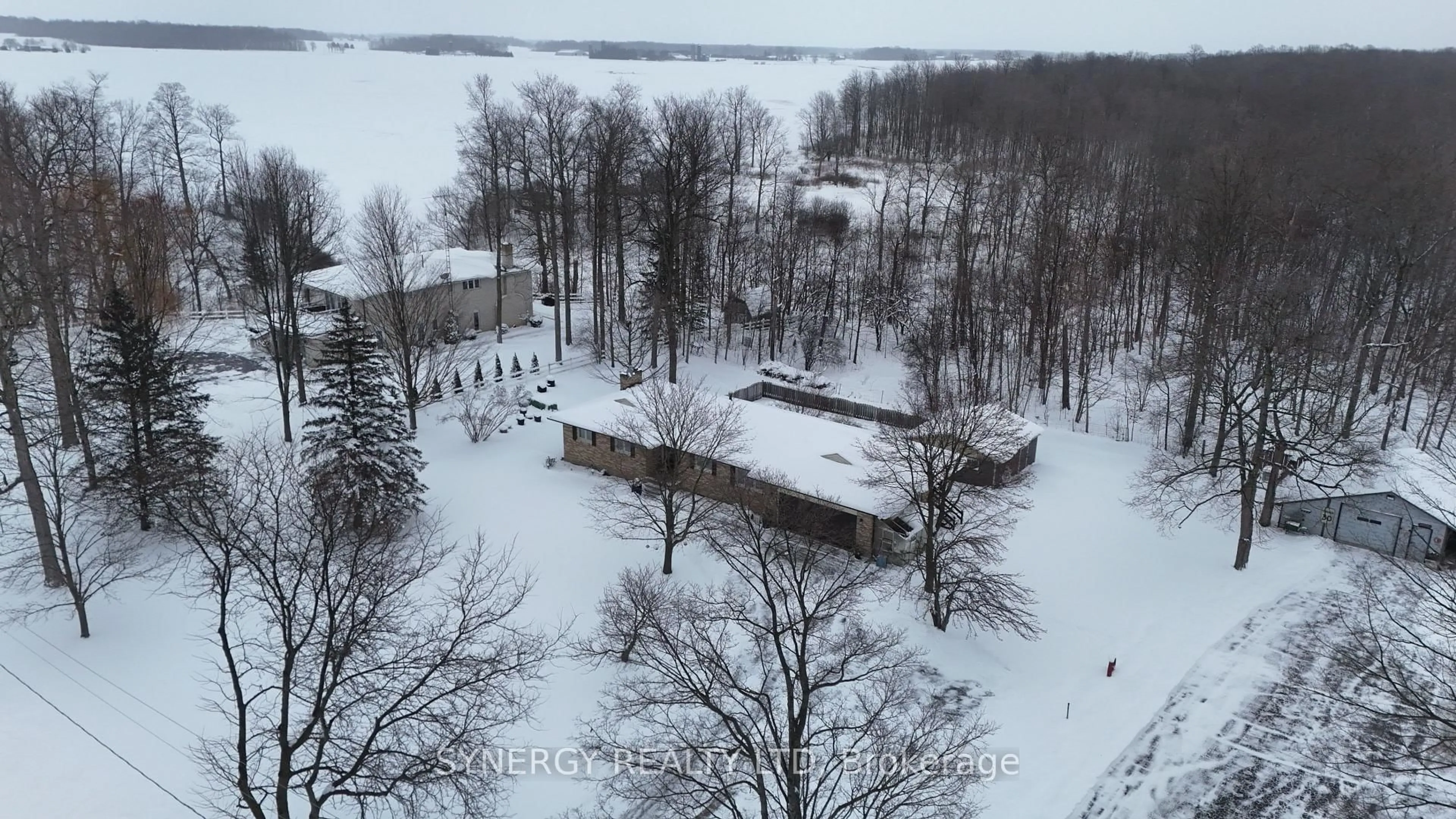A pic from outside/outdoor area/front of a property/back of a property/a pic from drone, unknown for 4422 Nauvoo Rd, Brooke-Alvinston Ontario N0M 2S0