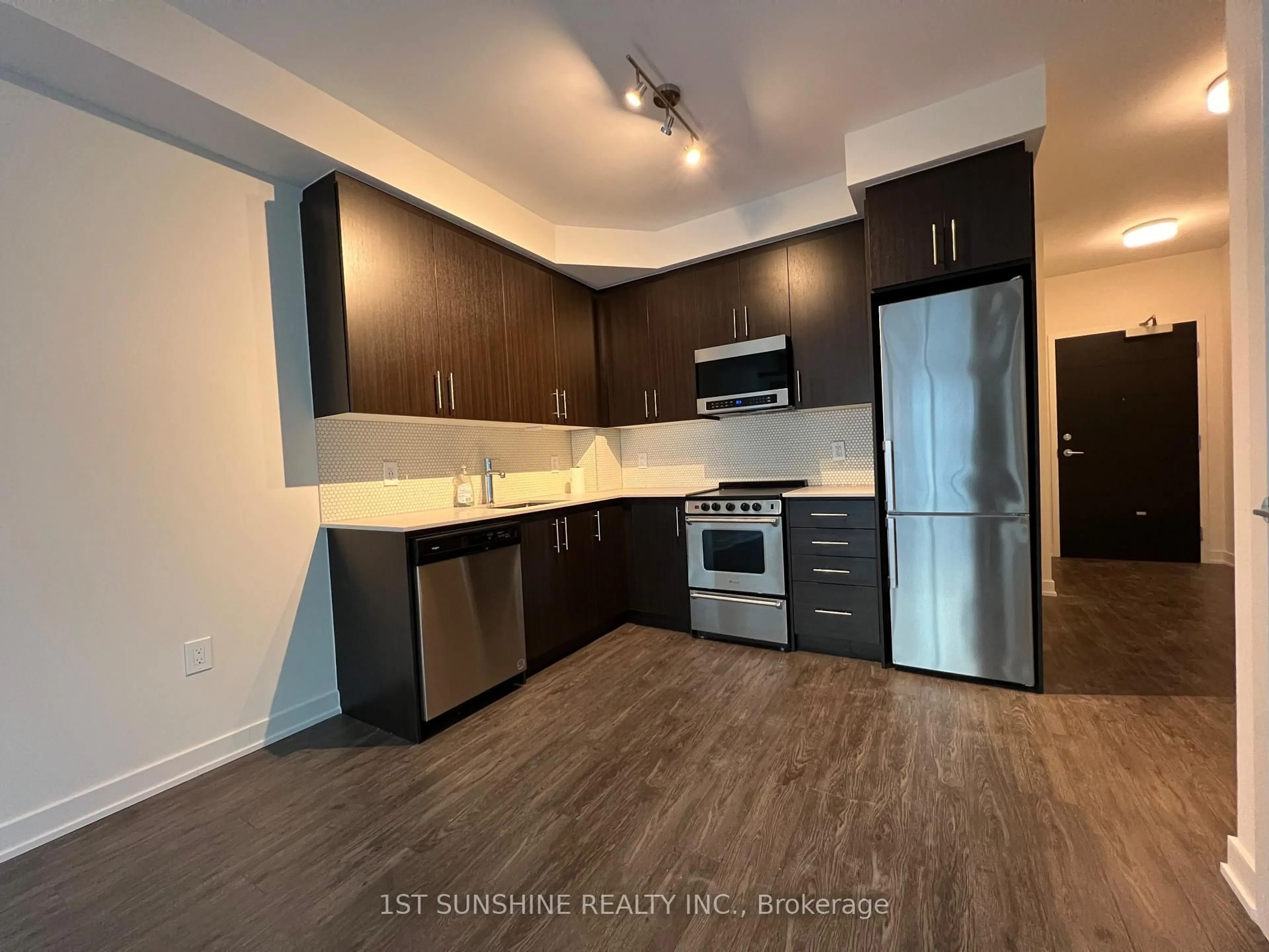 Standard kitchen, unknown for 212 King William St #1212, Hamilton Ontario L8R 0A7