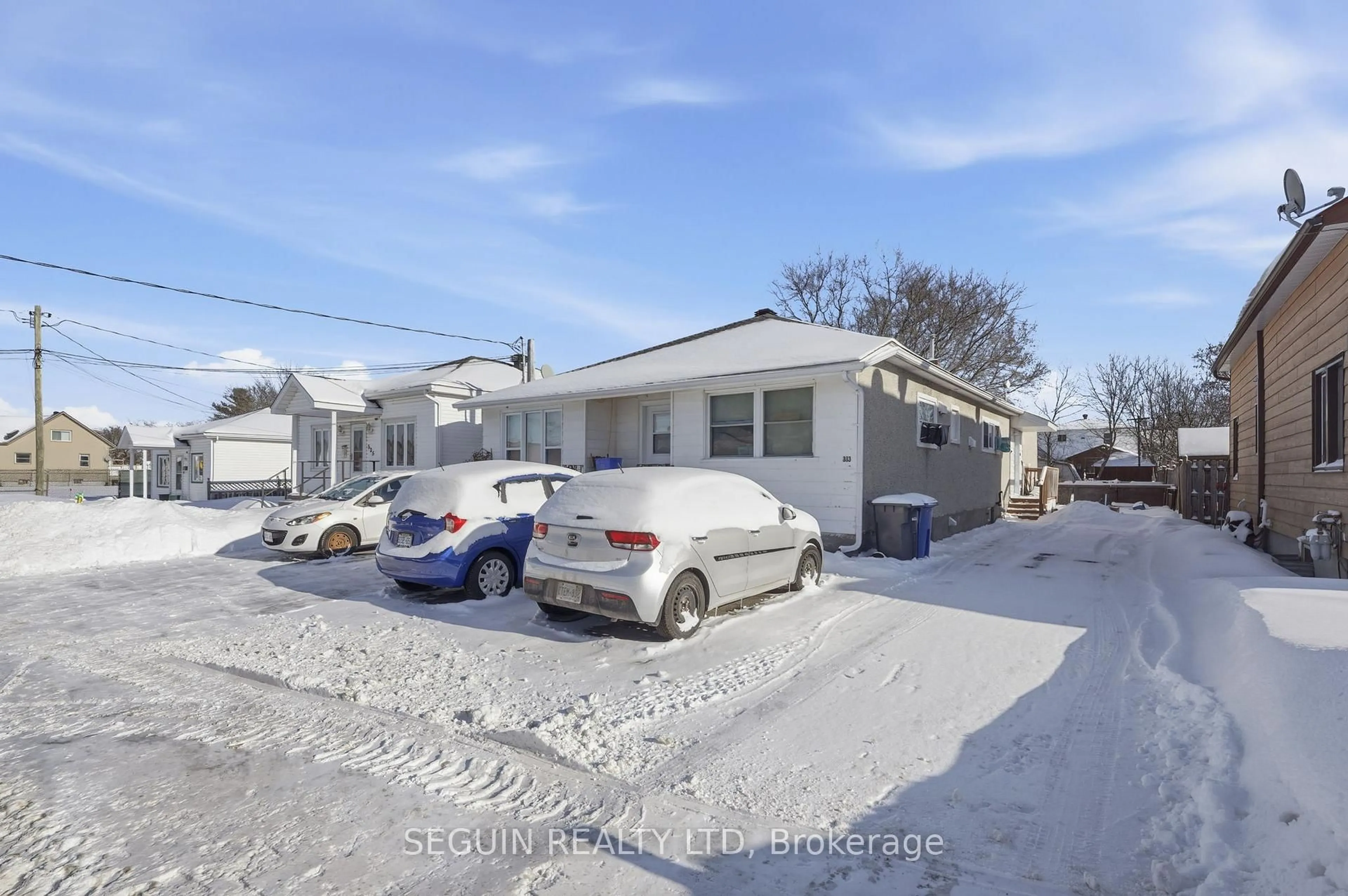 A pic from outside/outdoor area/front of a property/back of a property/a pic from drone, street for 333-335 Cameron St, Hawkesbury Ontario K6A 2B3