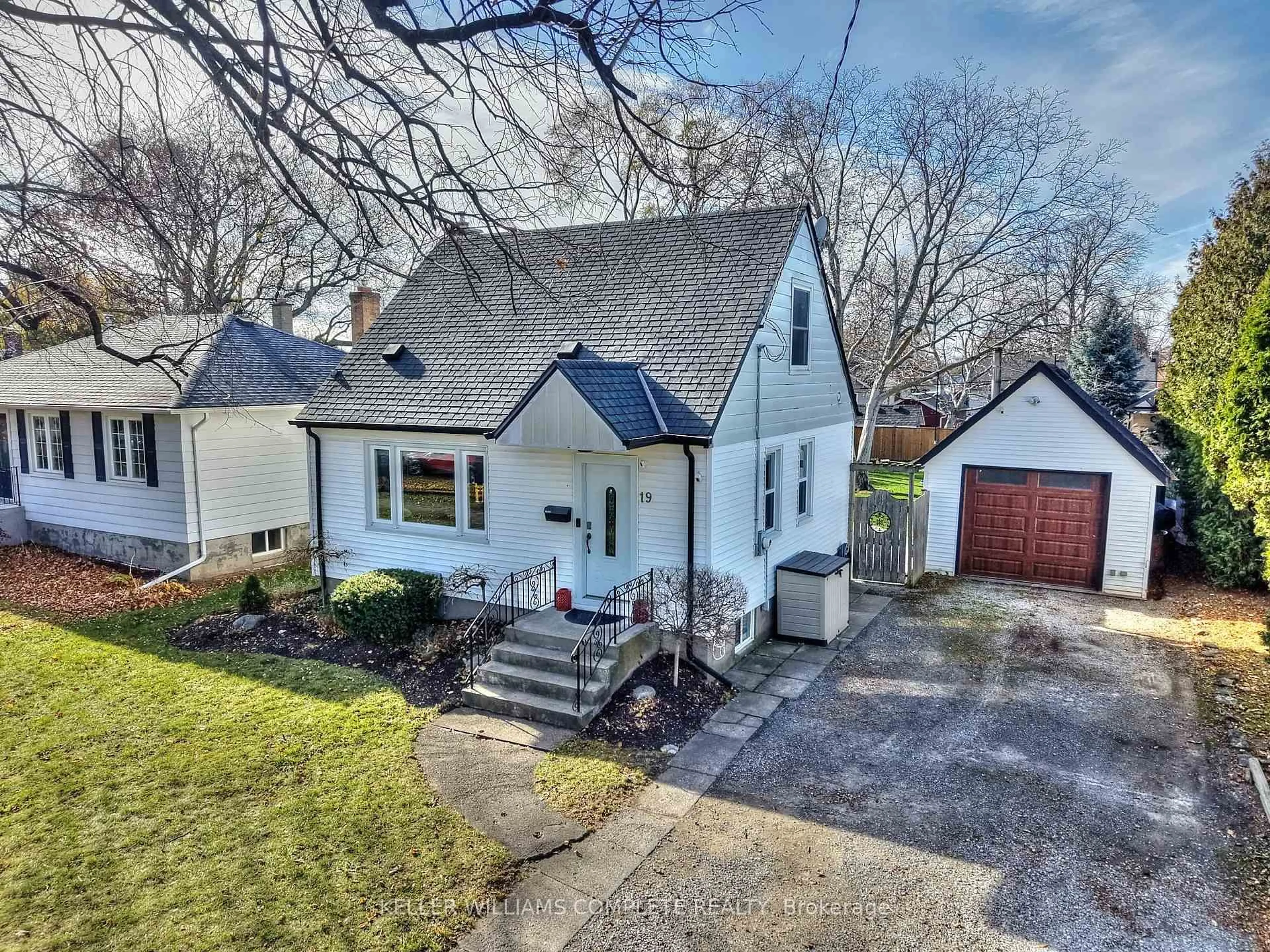 A pic from outside/outdoor area/front of a property/back of a property/a pic from drone, street for 19 Else St, St. Catharines Ontario L2N 2B9