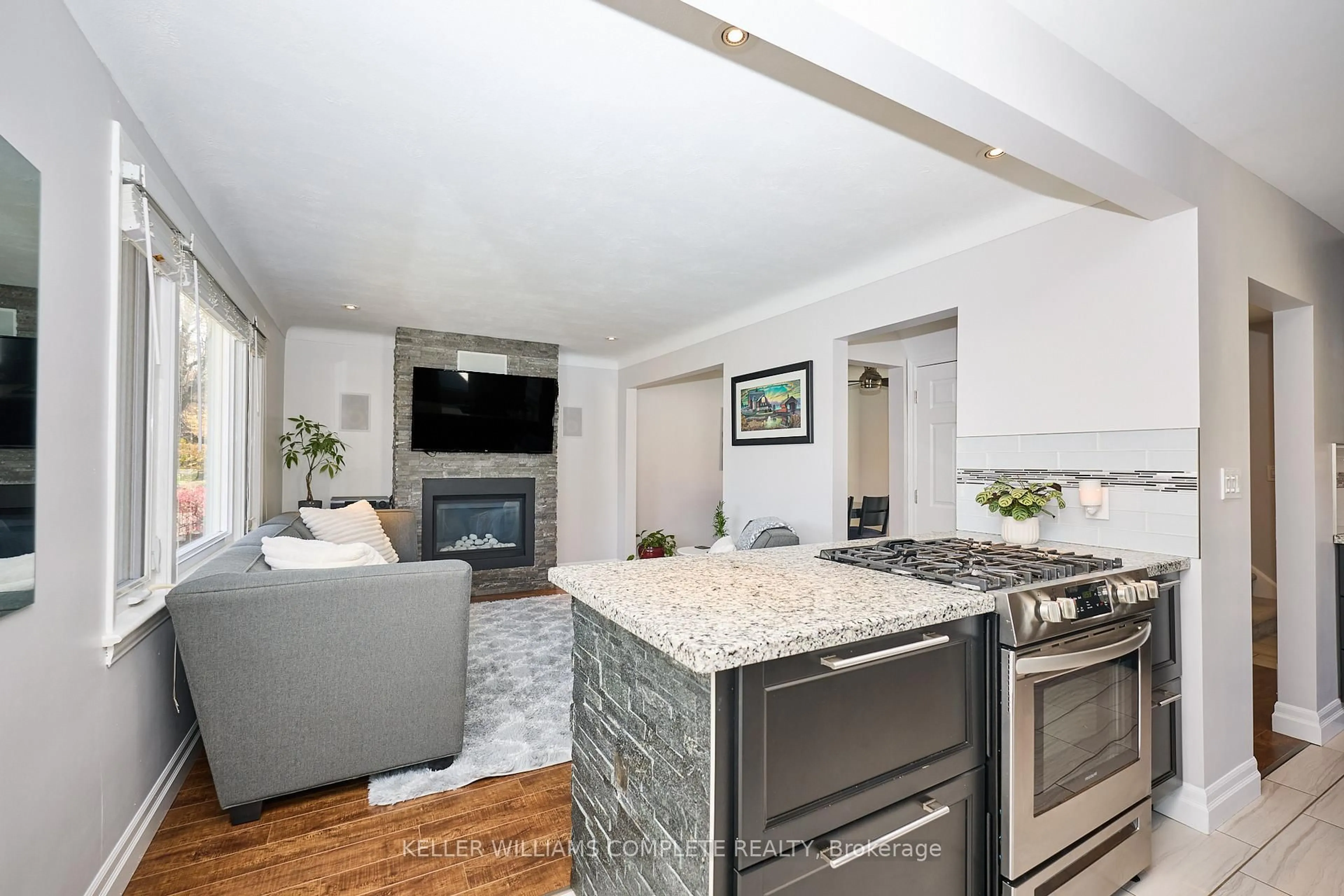 Open concept kitchen, unknown for 19 Else St, St. Catharines Ontario L2N 2B9