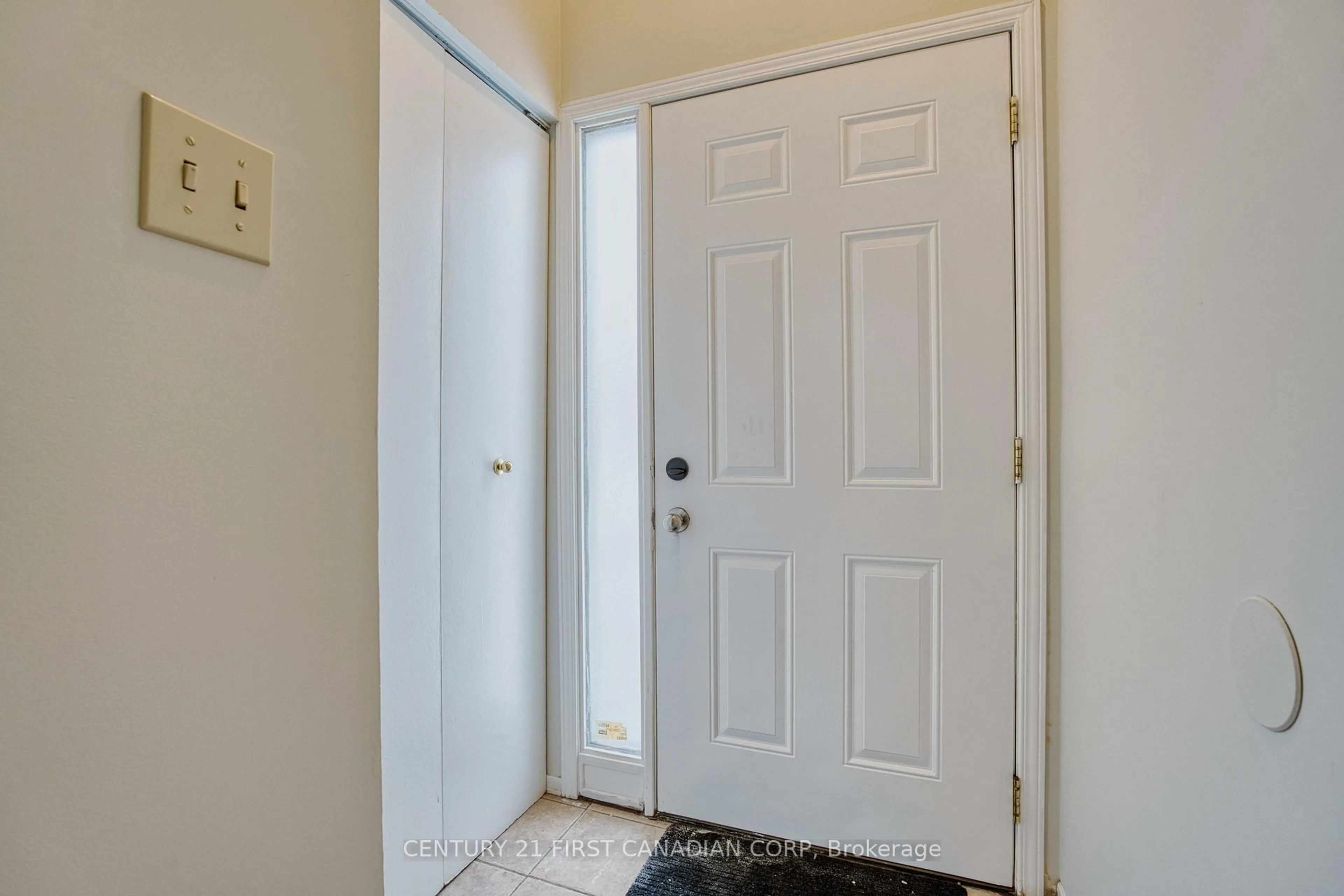 Indoor entryway for 40 Summit Ave #86, London North Ontario N6H 4S3