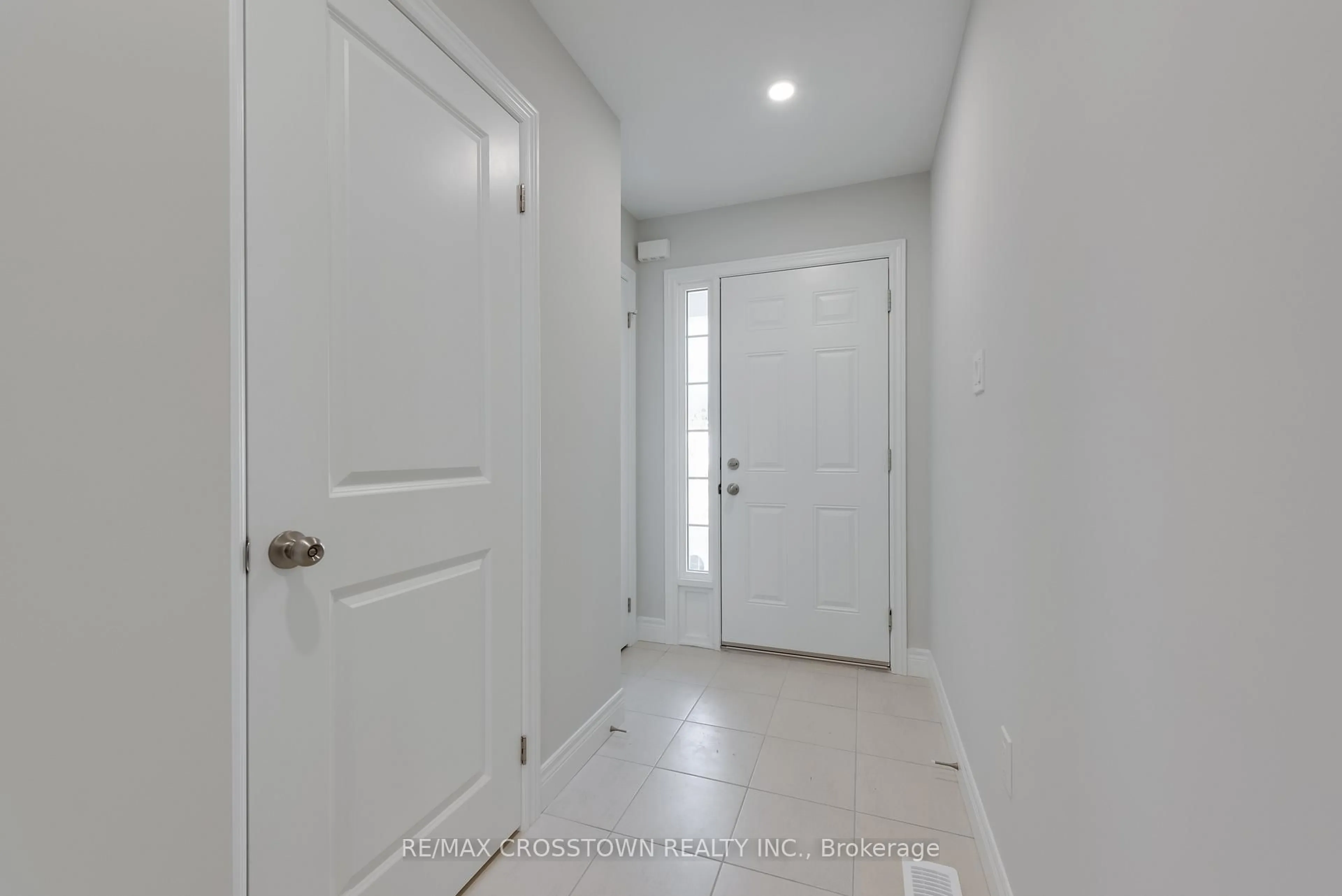 Indoor entryway for 22 McConnell Cres, Bracebridge Ontario P1L 0N7