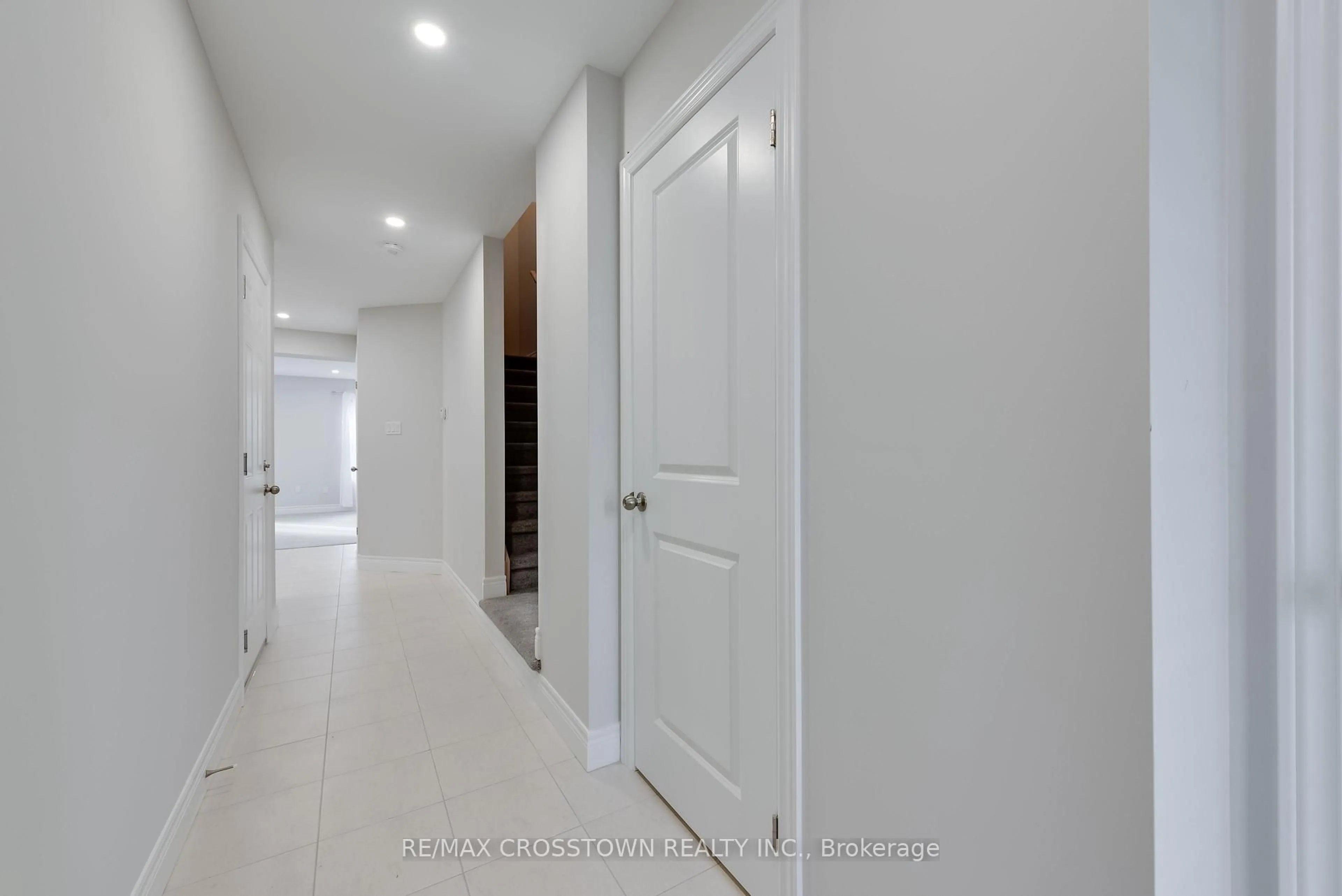 Indoor foyer for 22 McConnell Cres, Bracebridge Ontario P1L 0N7