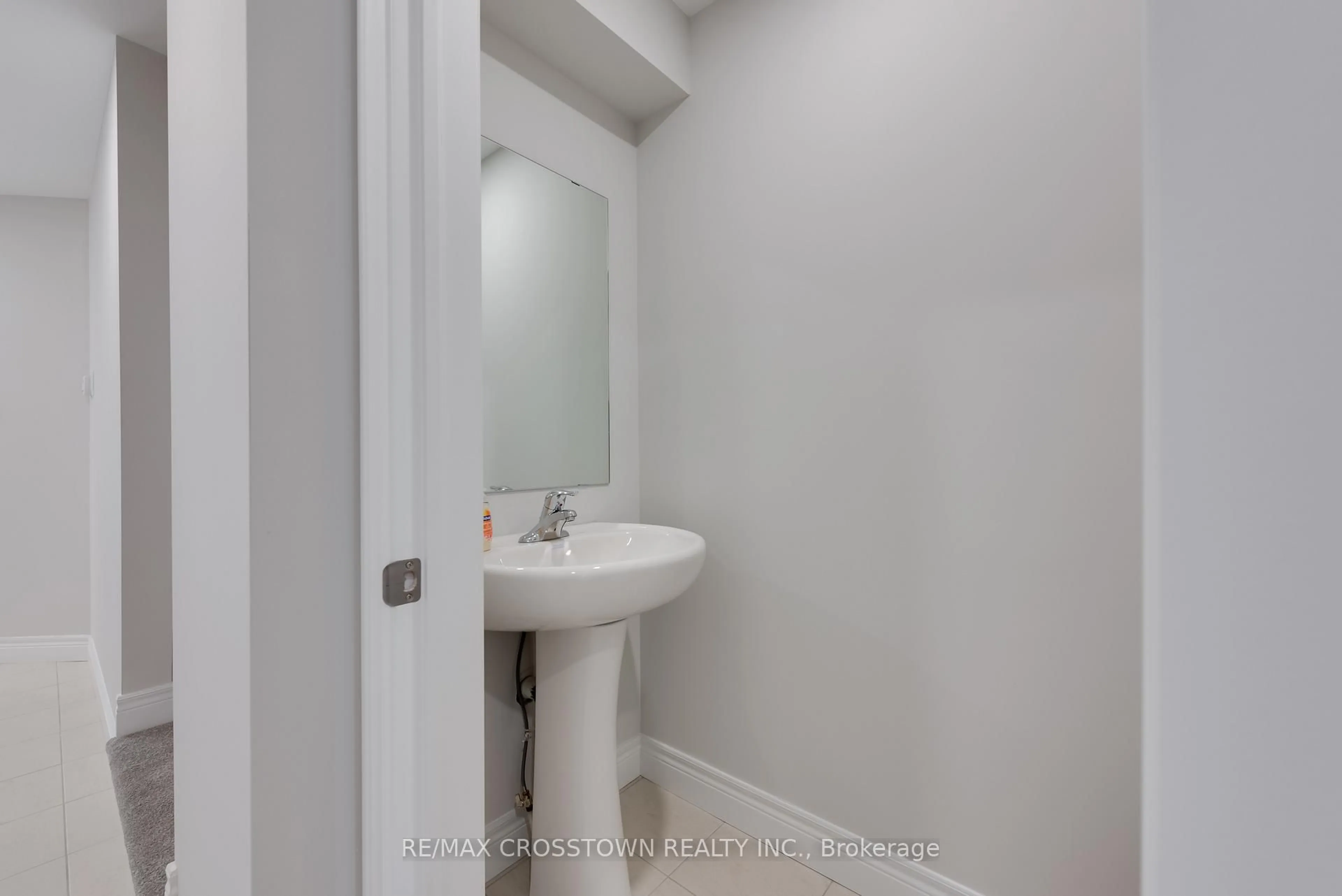 Standard bathroom, floor is not visible for 22 McConnell Cres, Bracebridge Ontario P1L 0N7