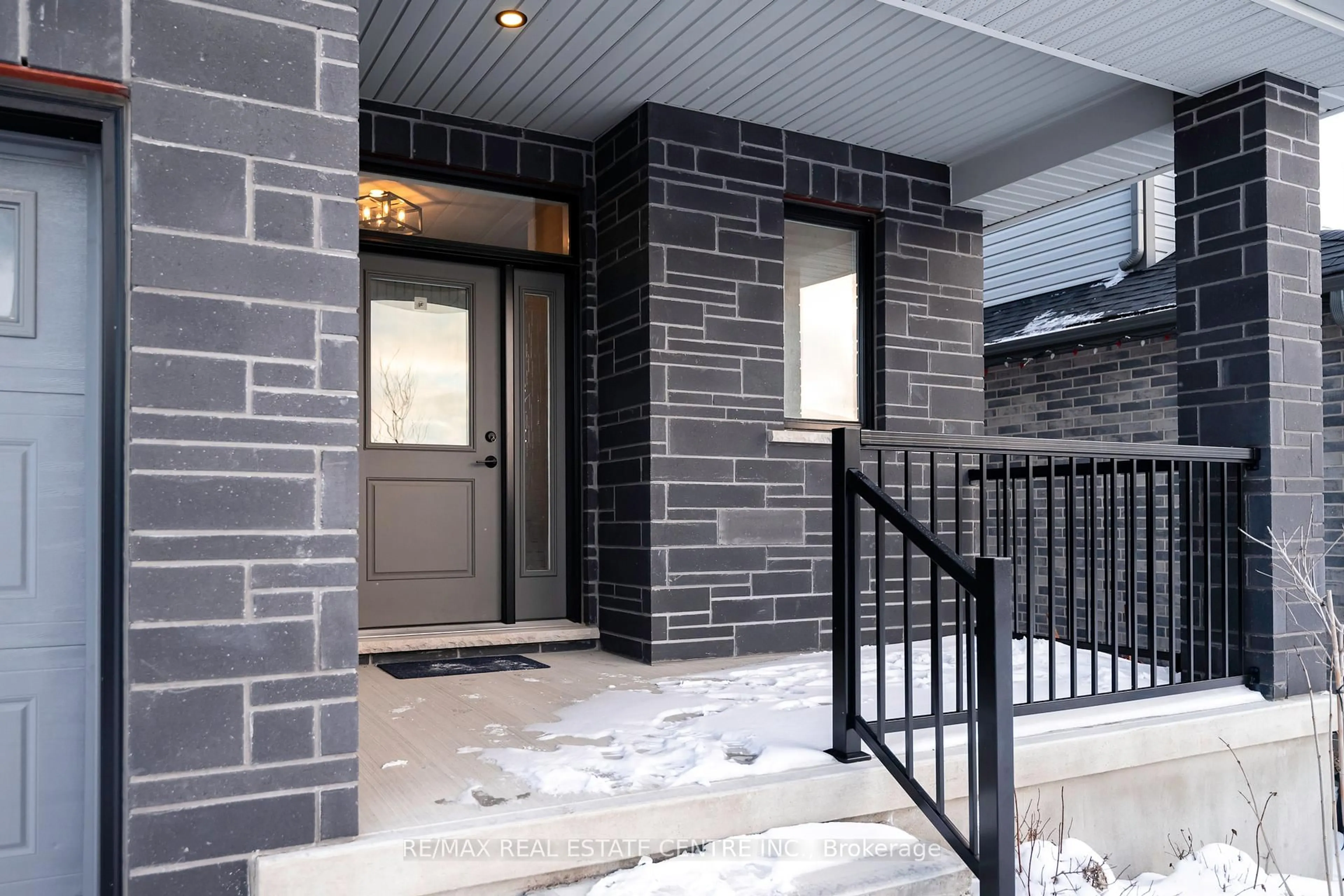 Indoor entryway for 3 Grundy Cres, East Luther Grand Valley Ontario L9W 7S7