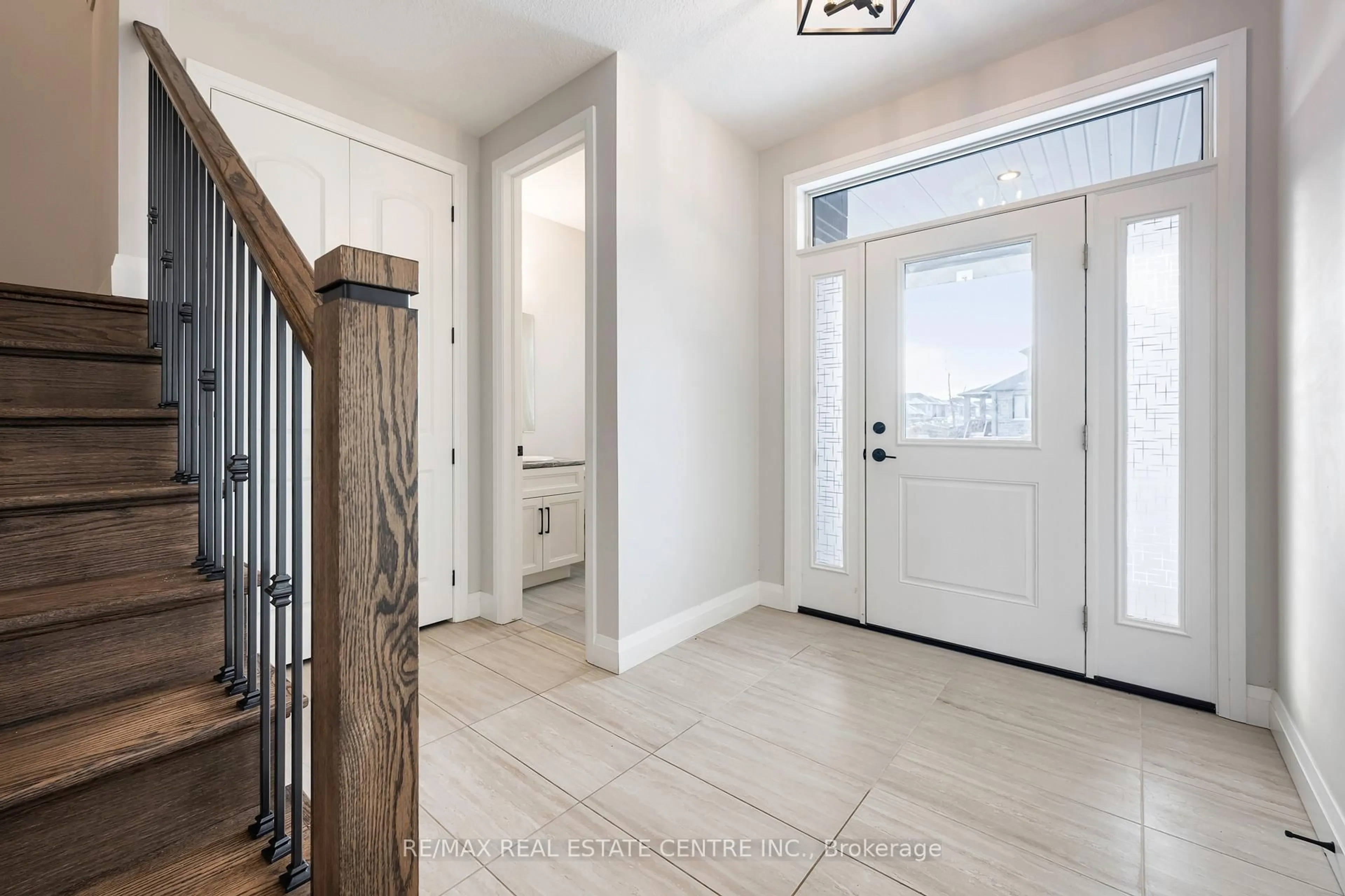 Indoor entryway for 3 Grundy Cres, East Luther Grand Valley Ontario L9W 7S7