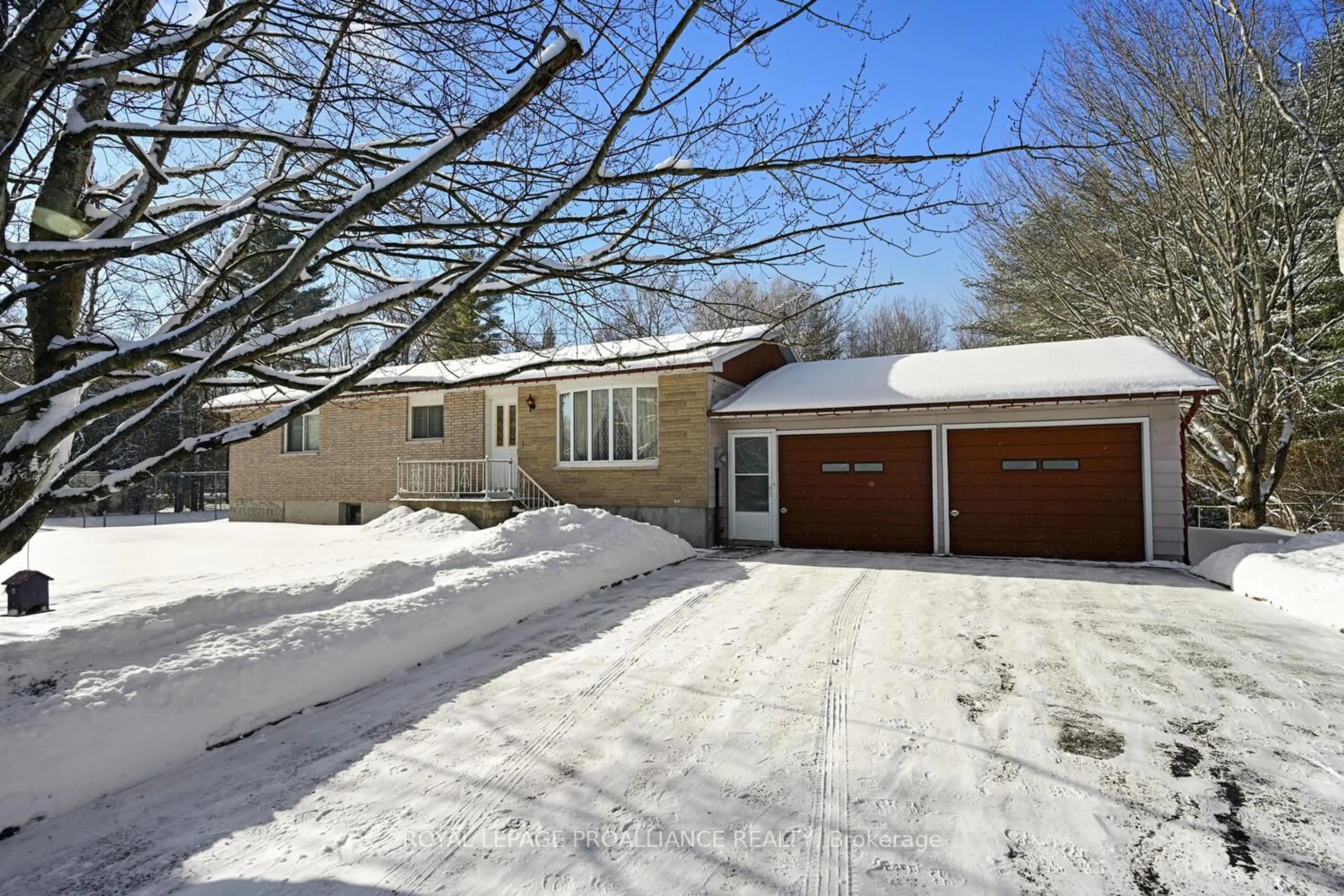 A pic from outside/outdoor area/front of a property/back of a property/a pic from drone, street for 6324 Cty Rd 15 Rd, Augusta Ontario K6V 5T2