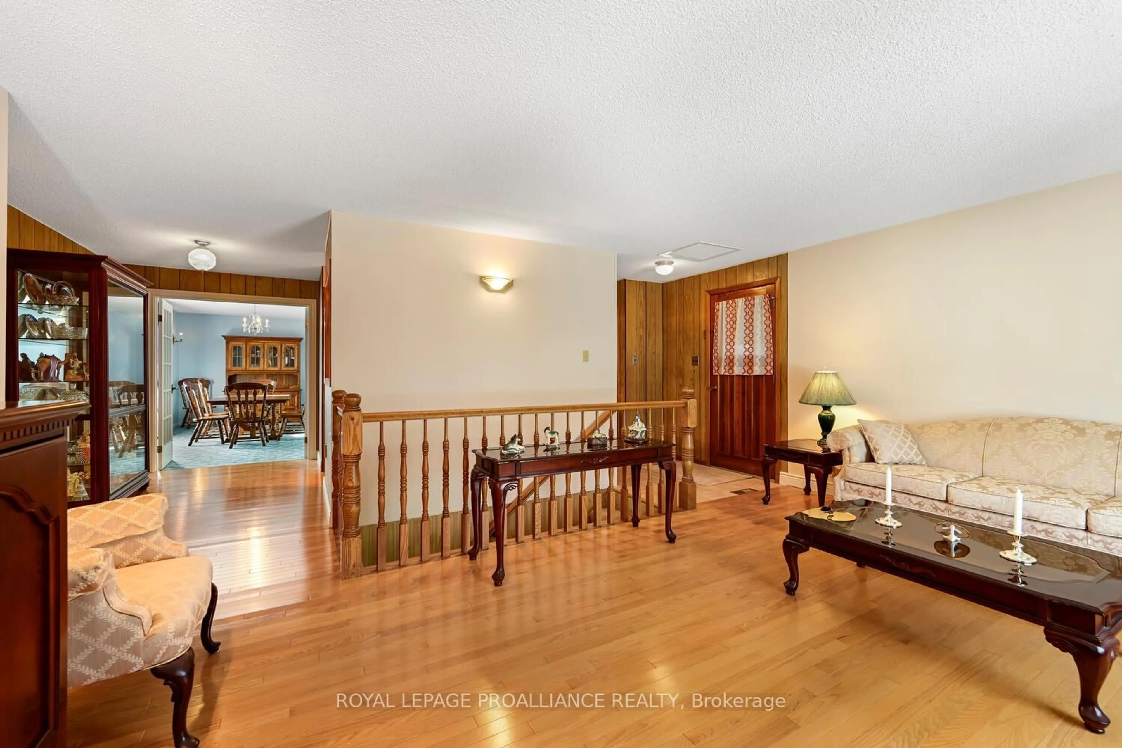 Indoor foyer for 6324 Cty Rd 15 Rd, Augusta Ontario K6V 5T2