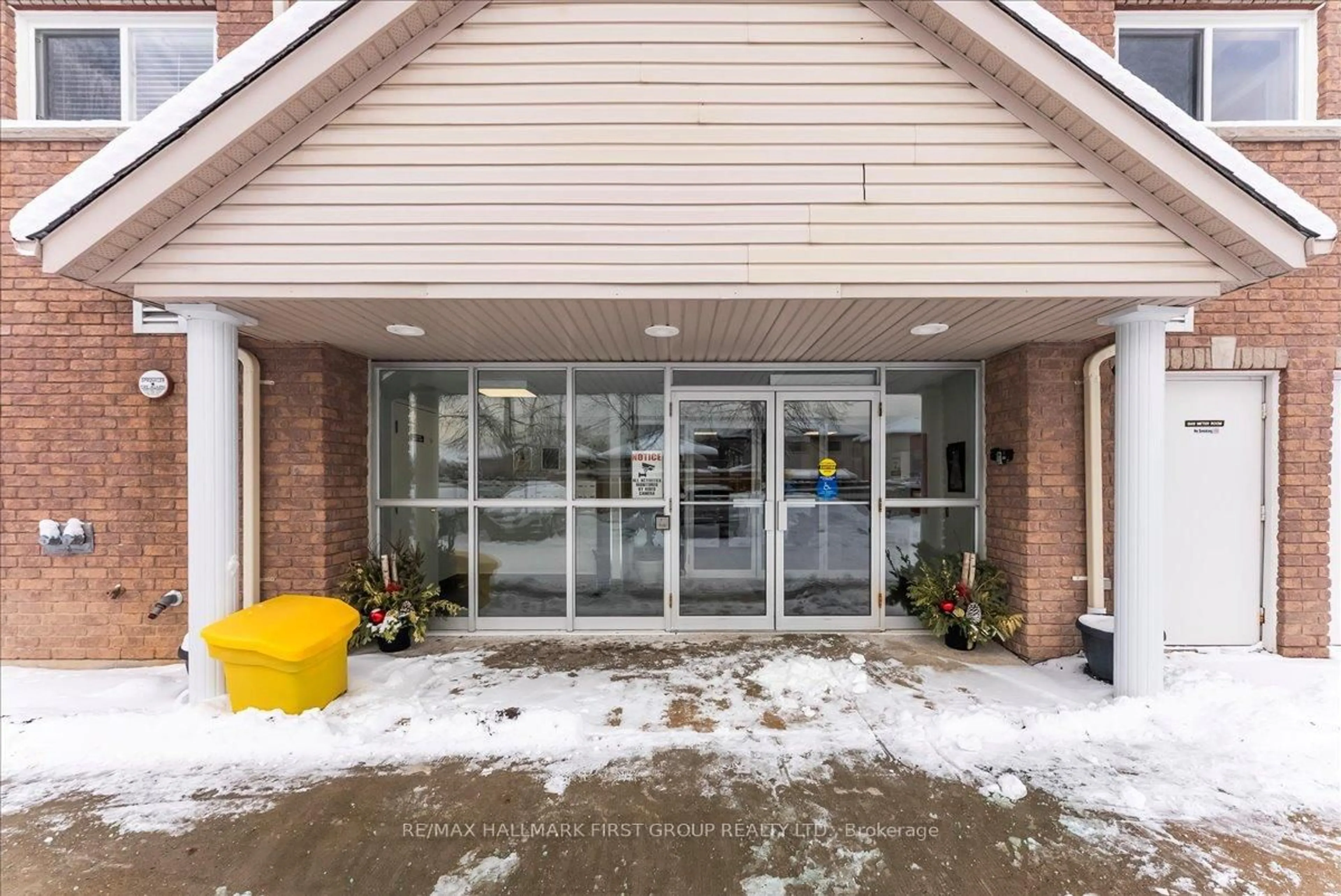 Indoor foyer for 841 BATTELL St #210, Cobourg Ontario K9A 0B9