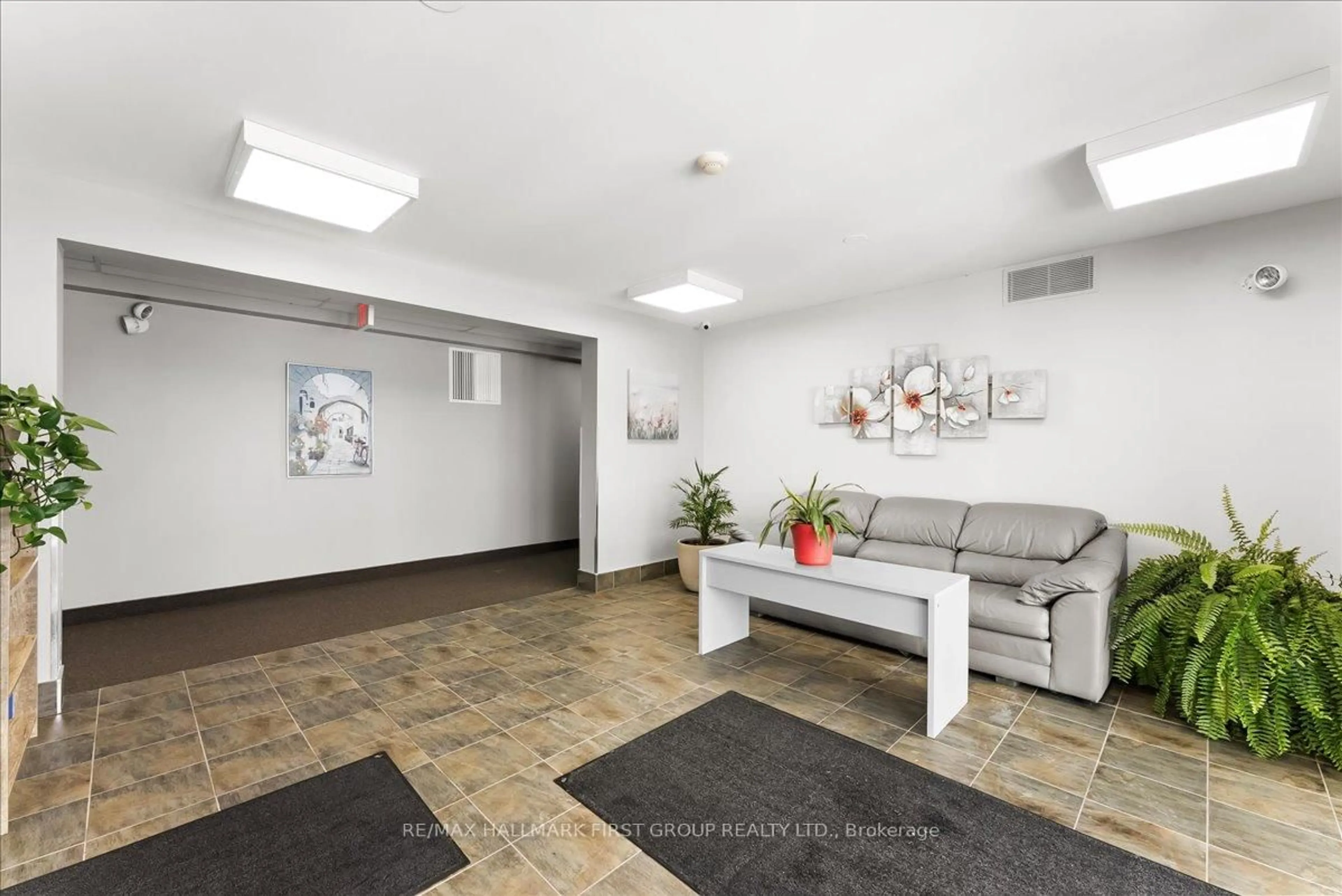 Indoor foyer for 841 BATTELL St #210, Cobourg Ontario K9A 0B9